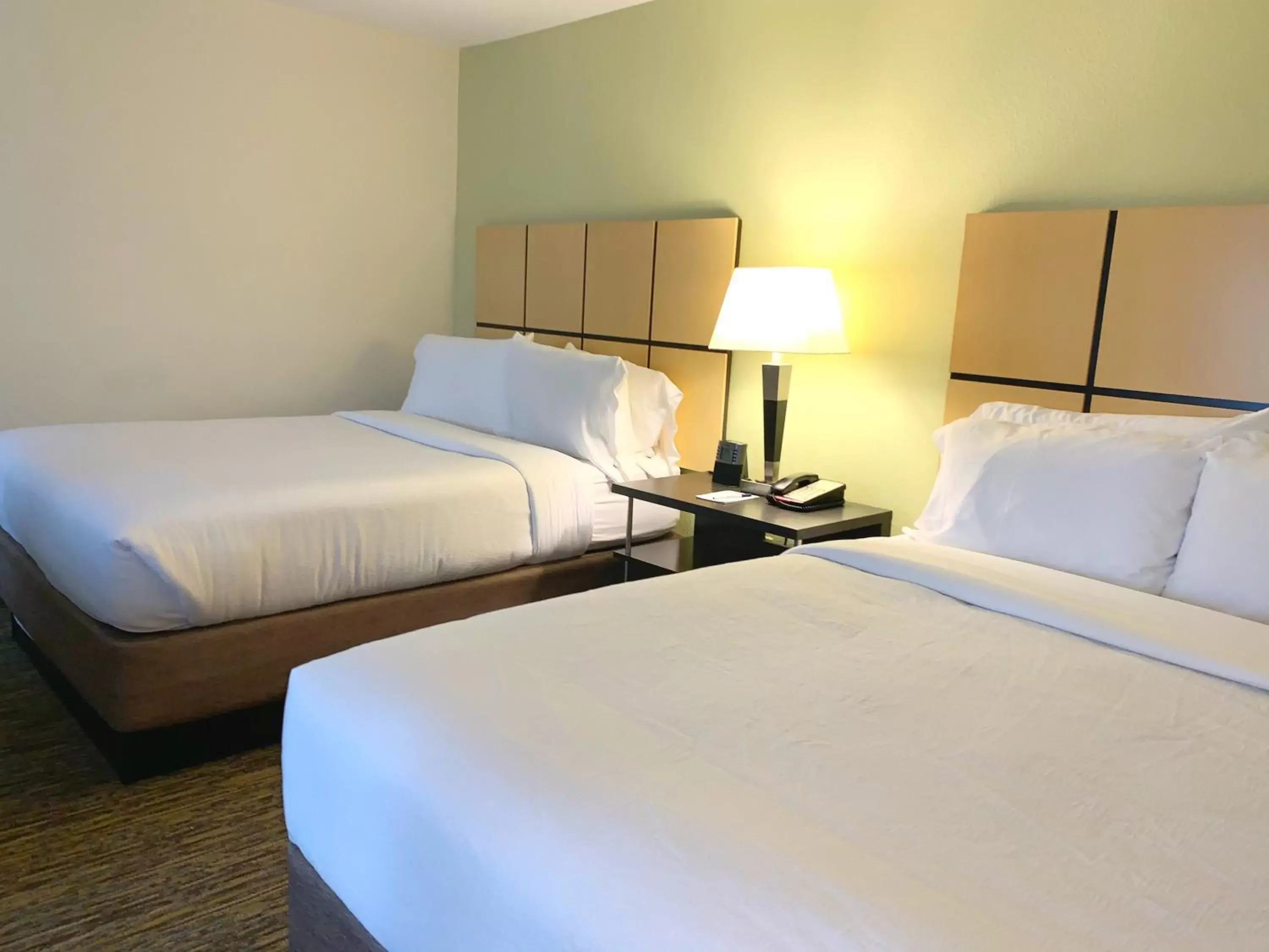 Photo of the whole room, Bed in Candlewood Suites Belle Vernon, an IHG Hotel