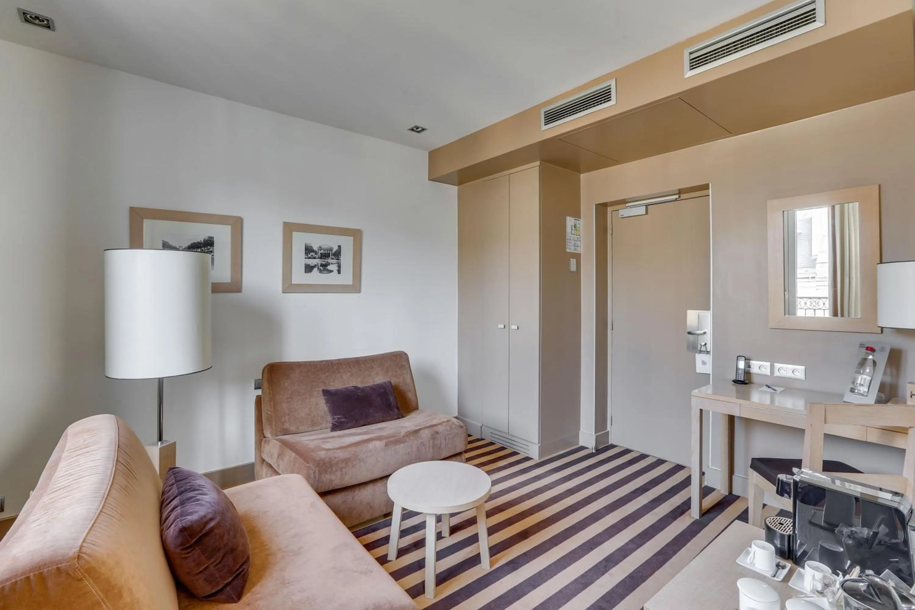 Living room in Hotel Duret Paris Champs Elysées