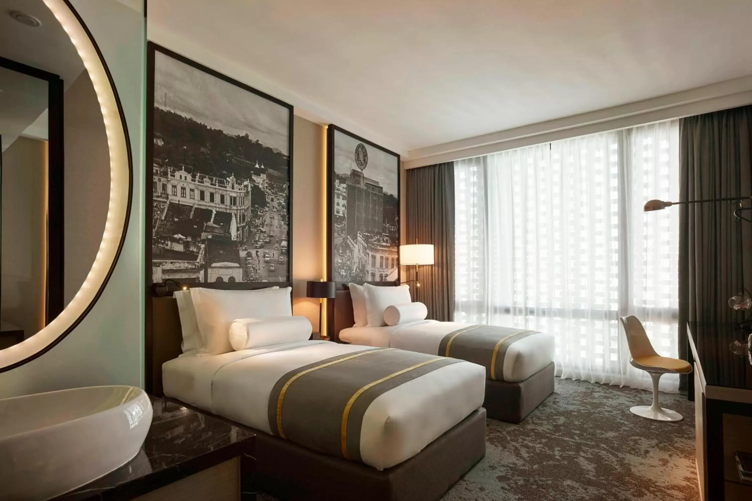 Photo of the whole room, Bed in Hotel Stripes Kuala Lumpur, Autograph Collection