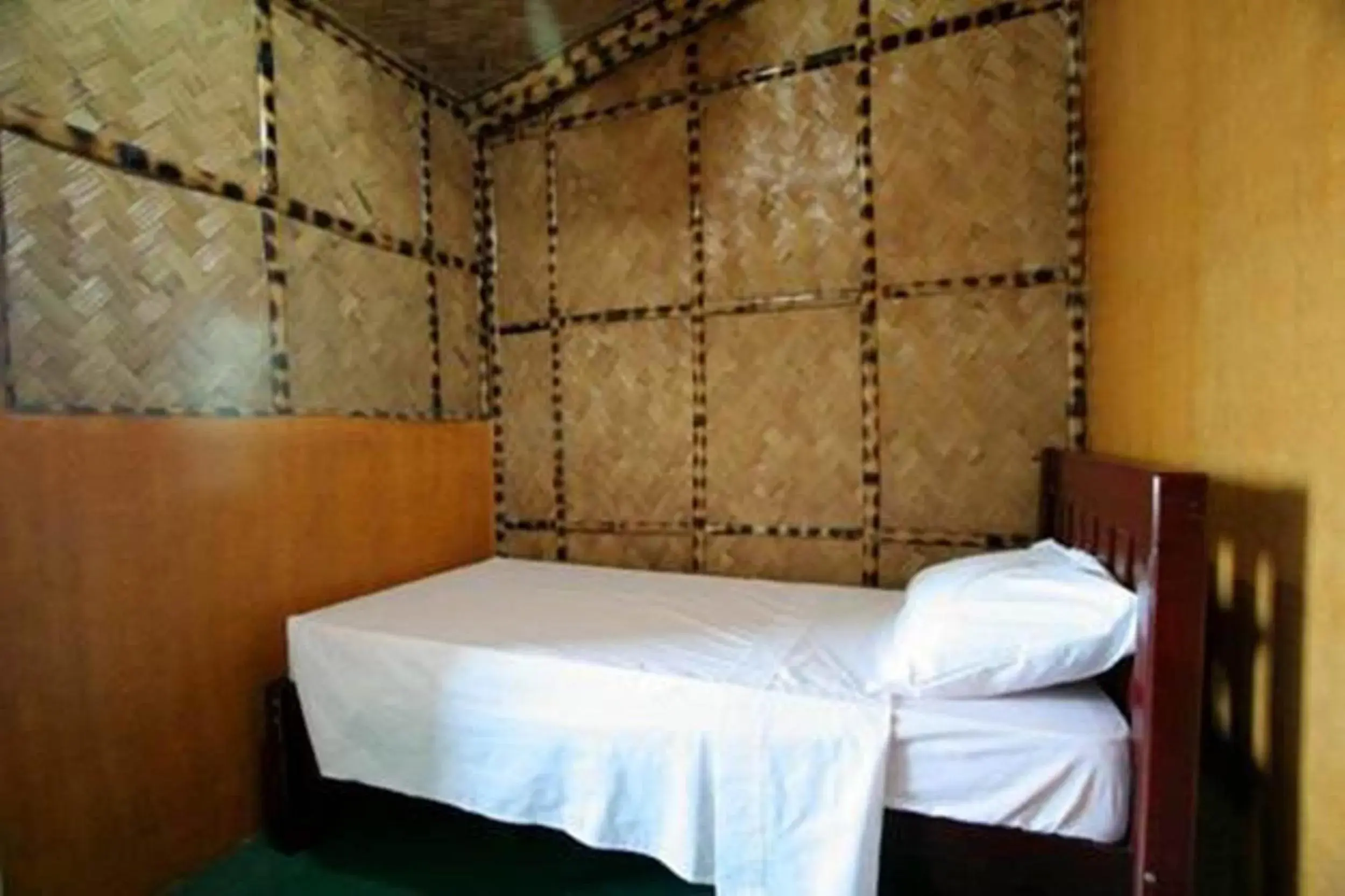 Bed in Luis Bay Travellers Lodge