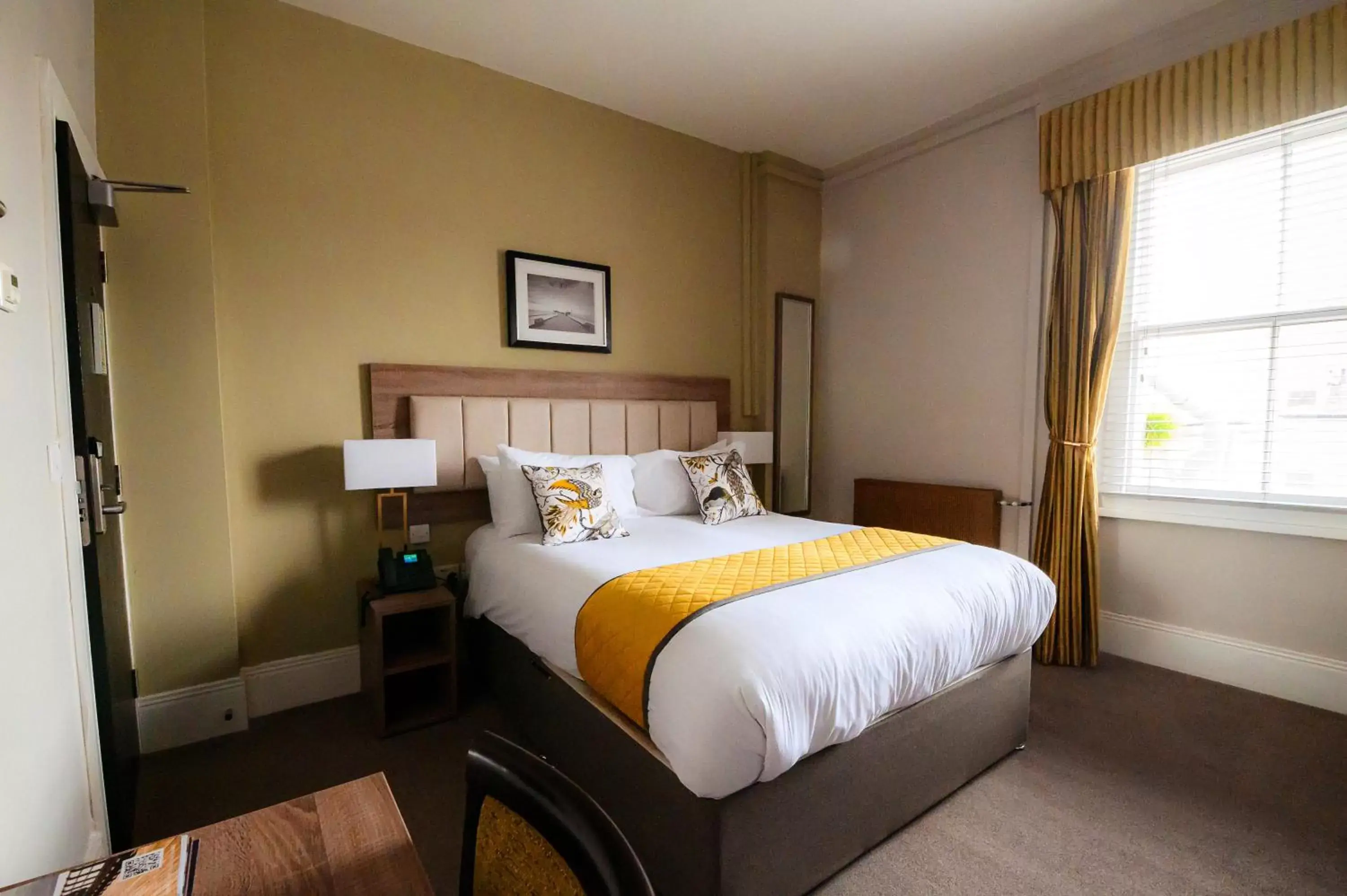 Bedroom, Bed in Llandudno Bay Hotel