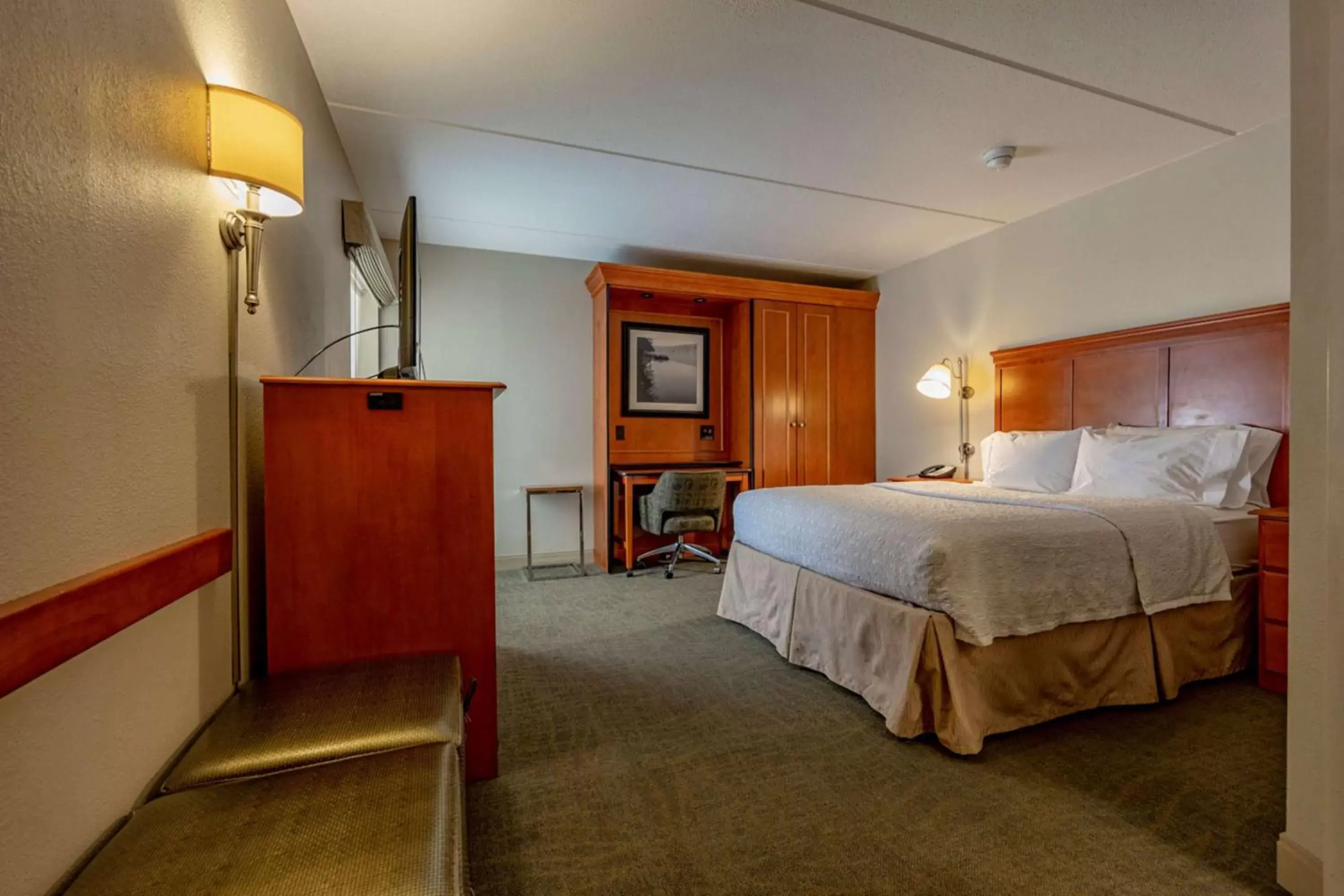 Queen Room - Non-Smoking in Hampton Inn Wheeling Queen Room - Non-Smoking in Hampton Inn Wheeling