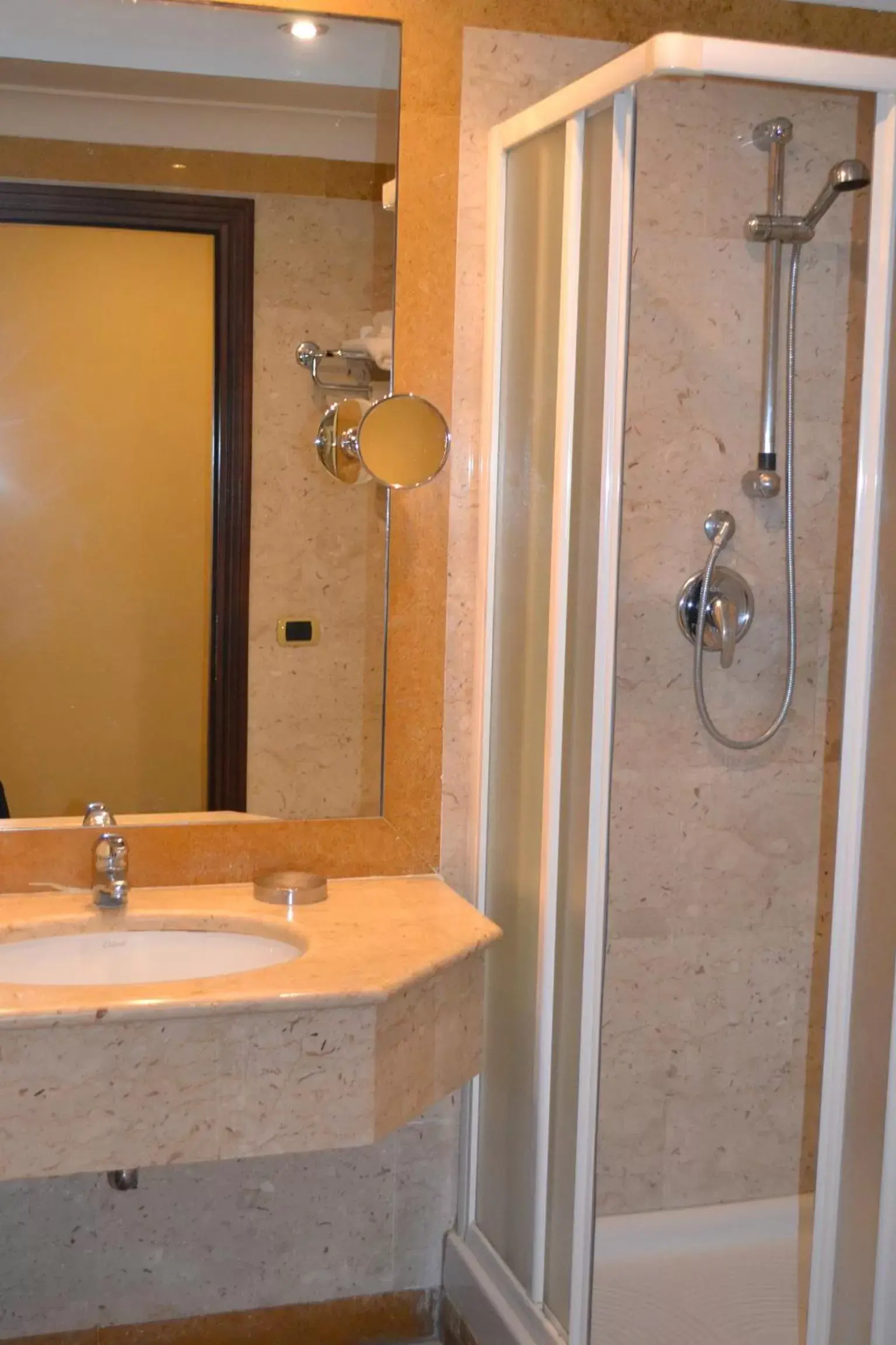 Bathroom in Hotel La Ville