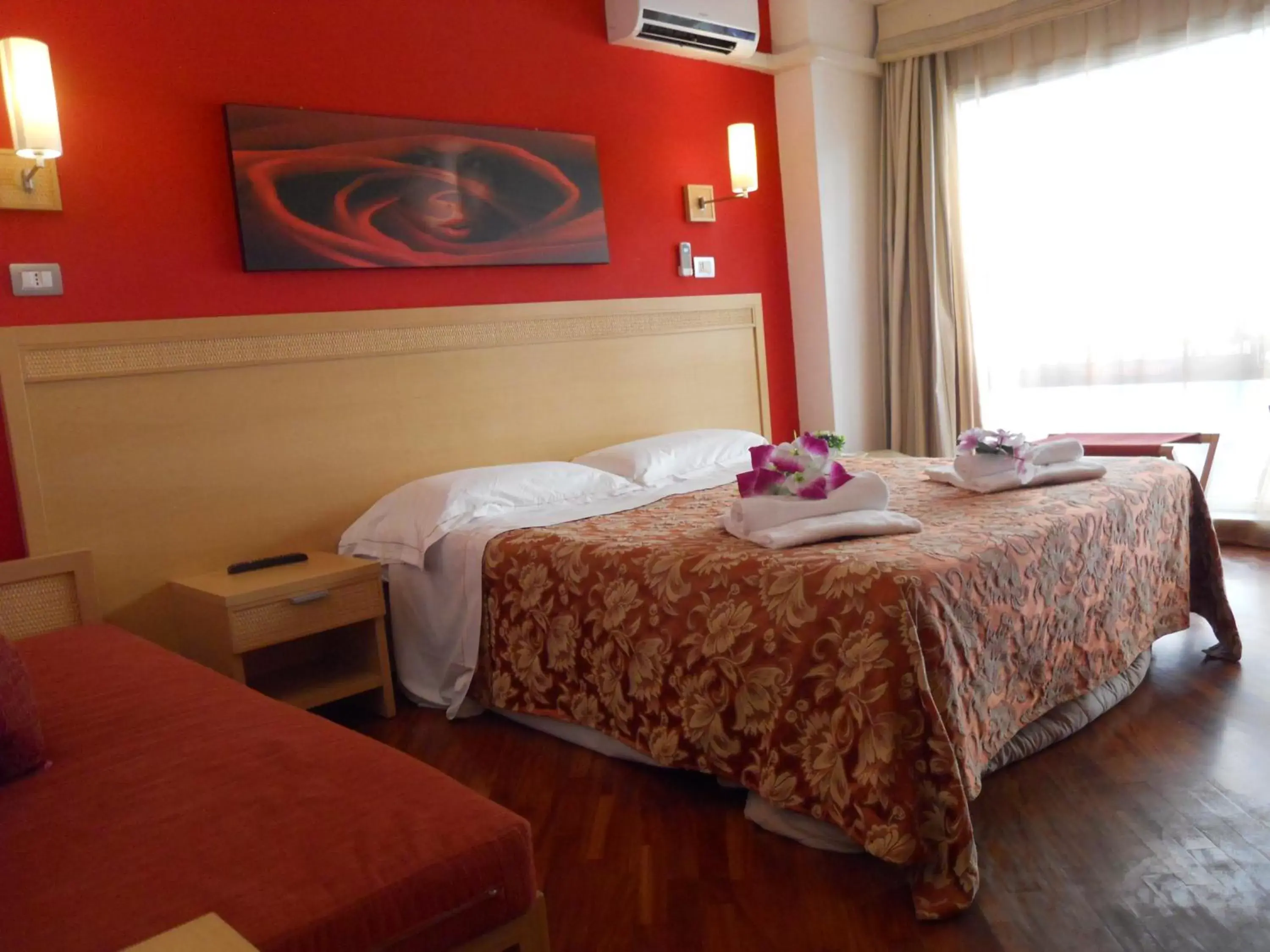 Photo of the whole room, Bed in Catania Crossing B&B - Rooms & Comforts