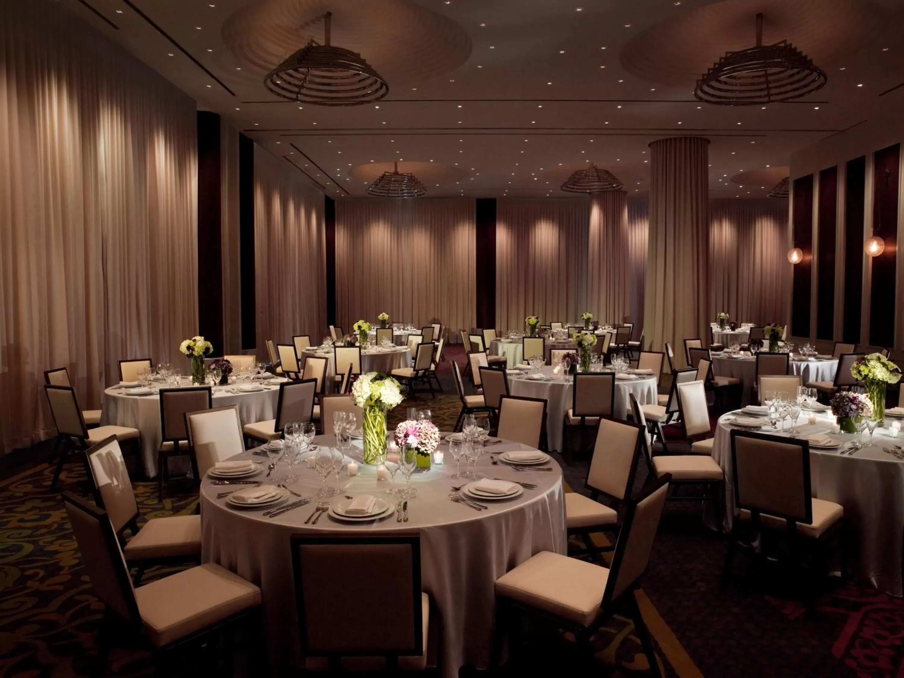 Meeting/conference room, Restaurant/Places to Eat in Kimpton Hotel Eventi, an IHG Hotel