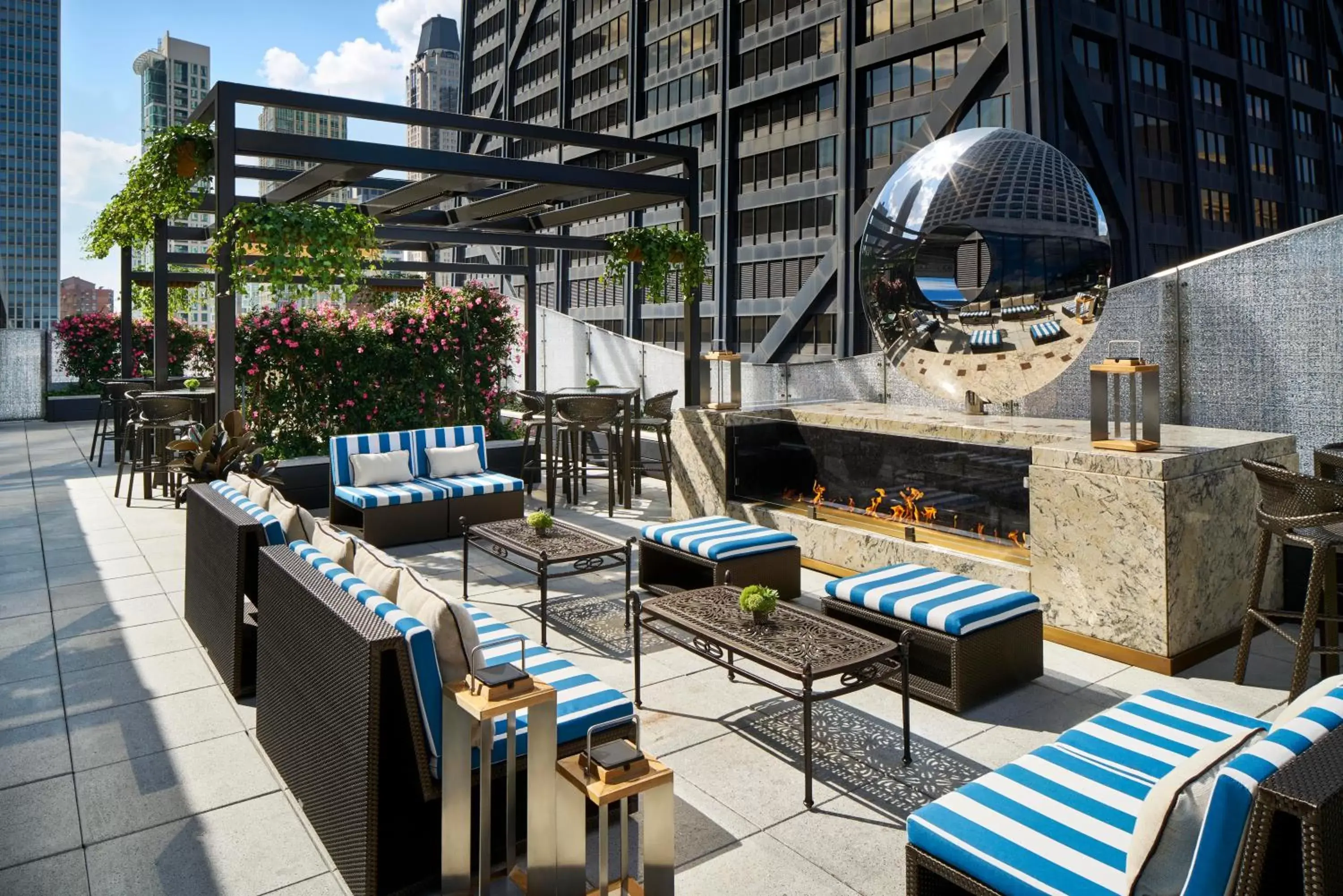 Patio, Restaurant/Places to Eat in The Ritz-Carlton, Chicago