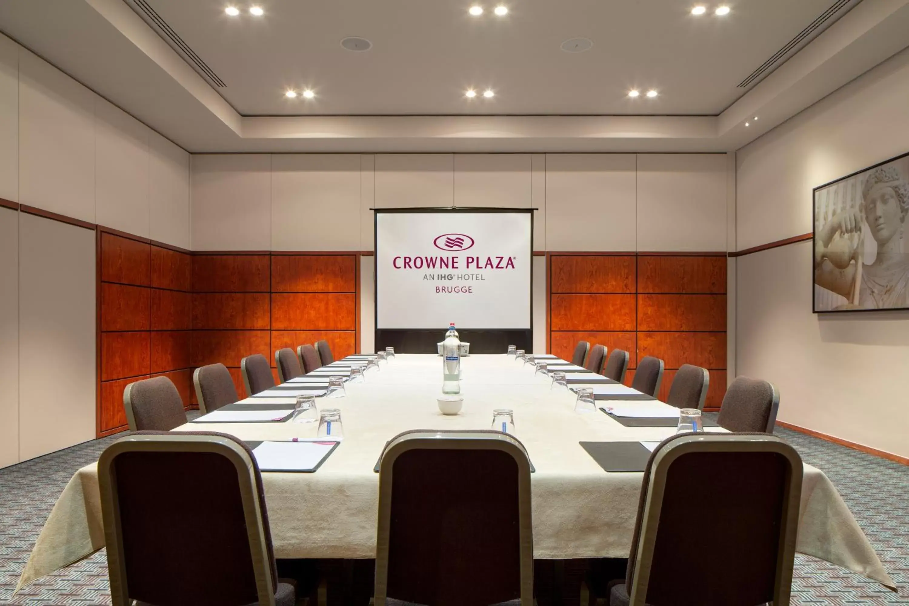 Meeting/conference room in Crowne Plaza Hotel Brugge, an IHG Hotel