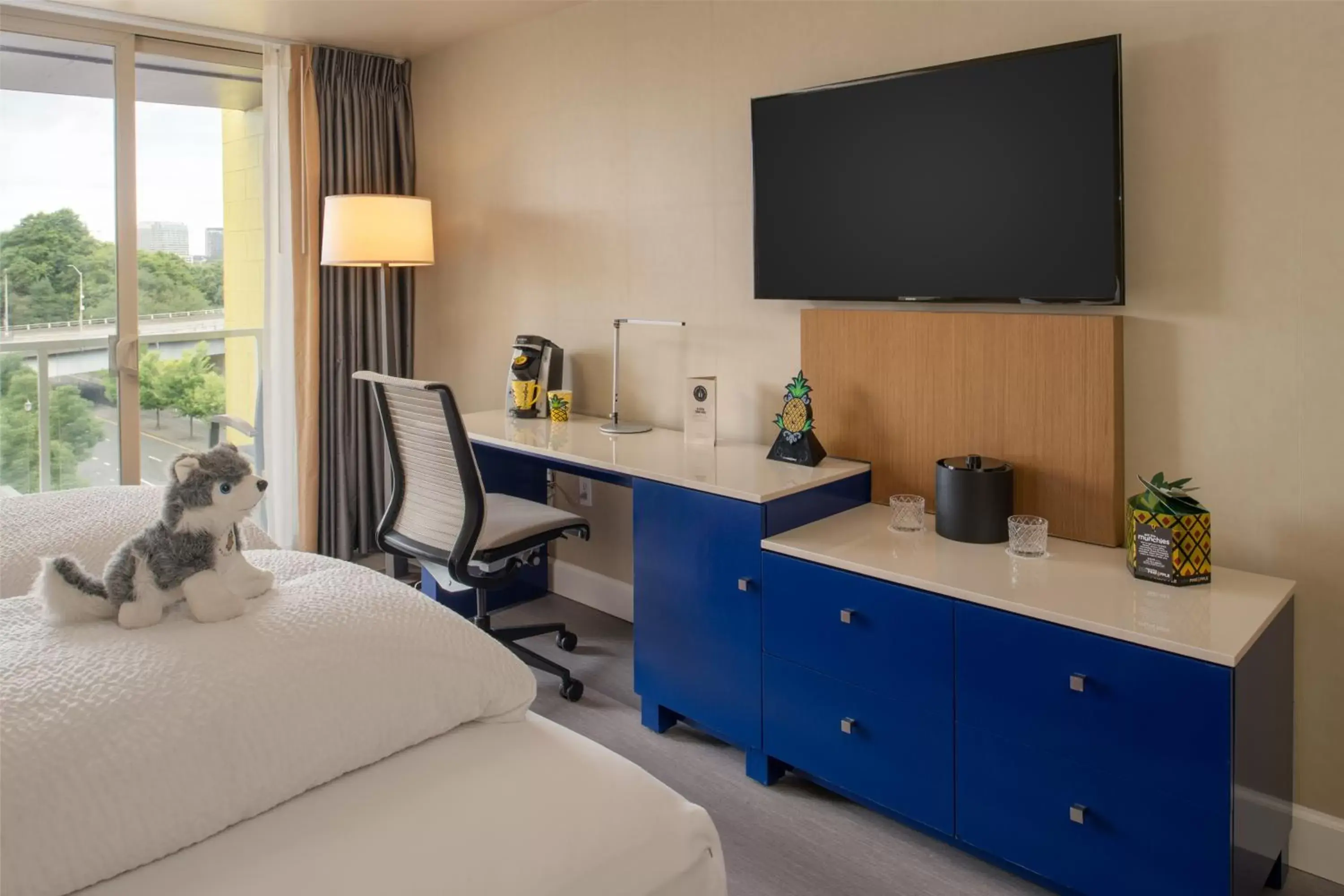 TV and multimedia, TV/Entertainment Center in Staypineapple, Hotel Rose, Downtown Portland