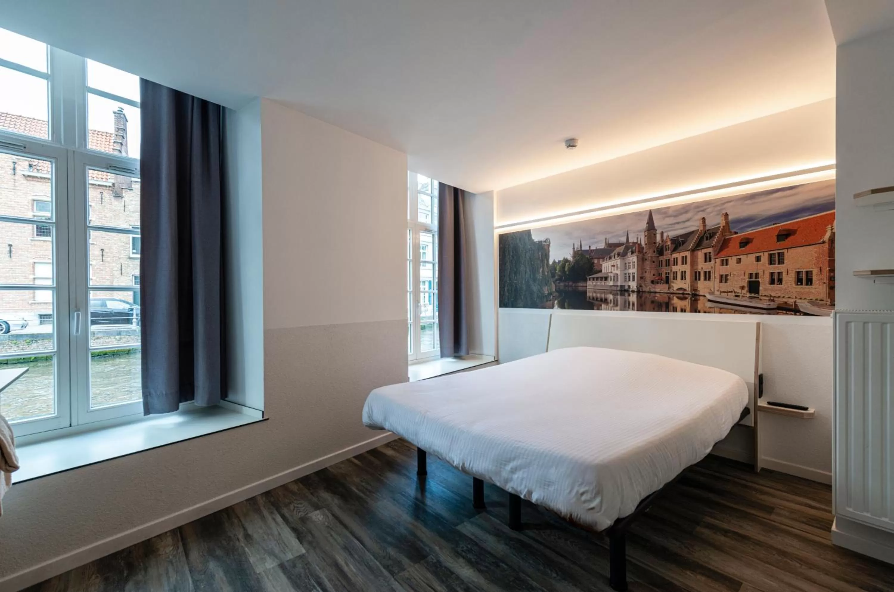 Bed in Canalview Hotel Ter Reien