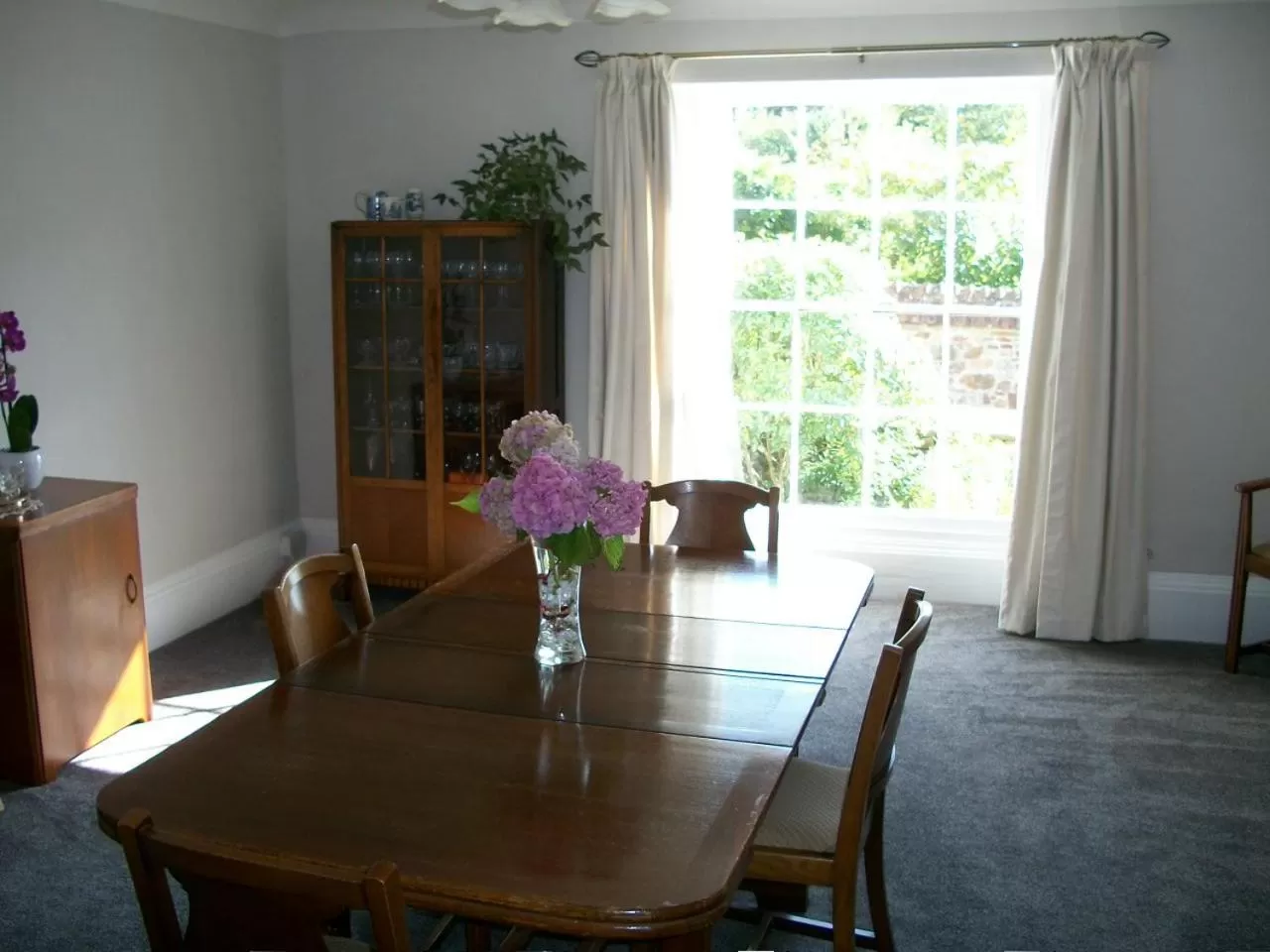 Dining area in Middletown Farmhouse B&B