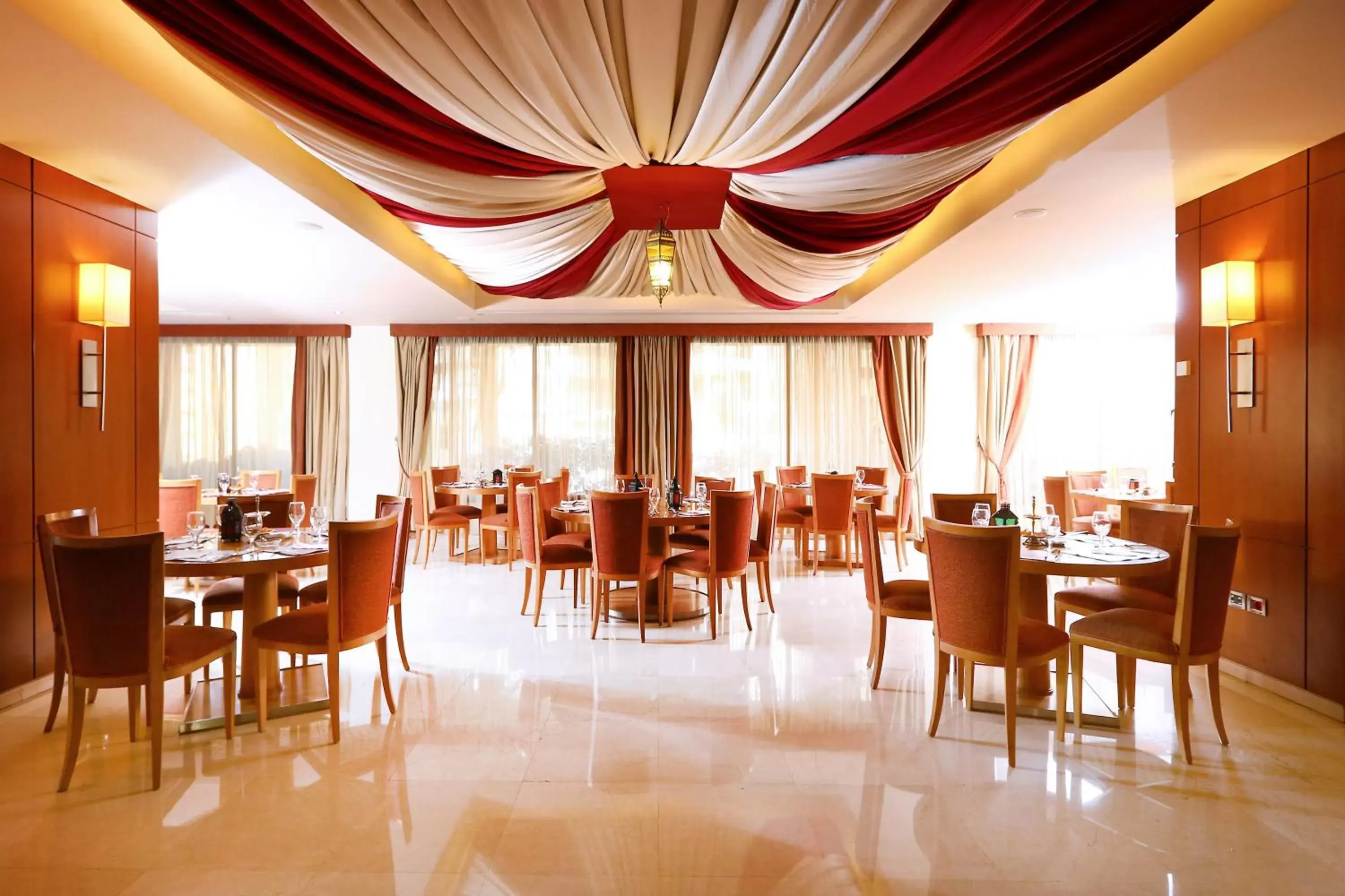 Meeting/conference room, Restaurant/Places to Eat in Ramada Plaza by Wyndham Beirut Raouche