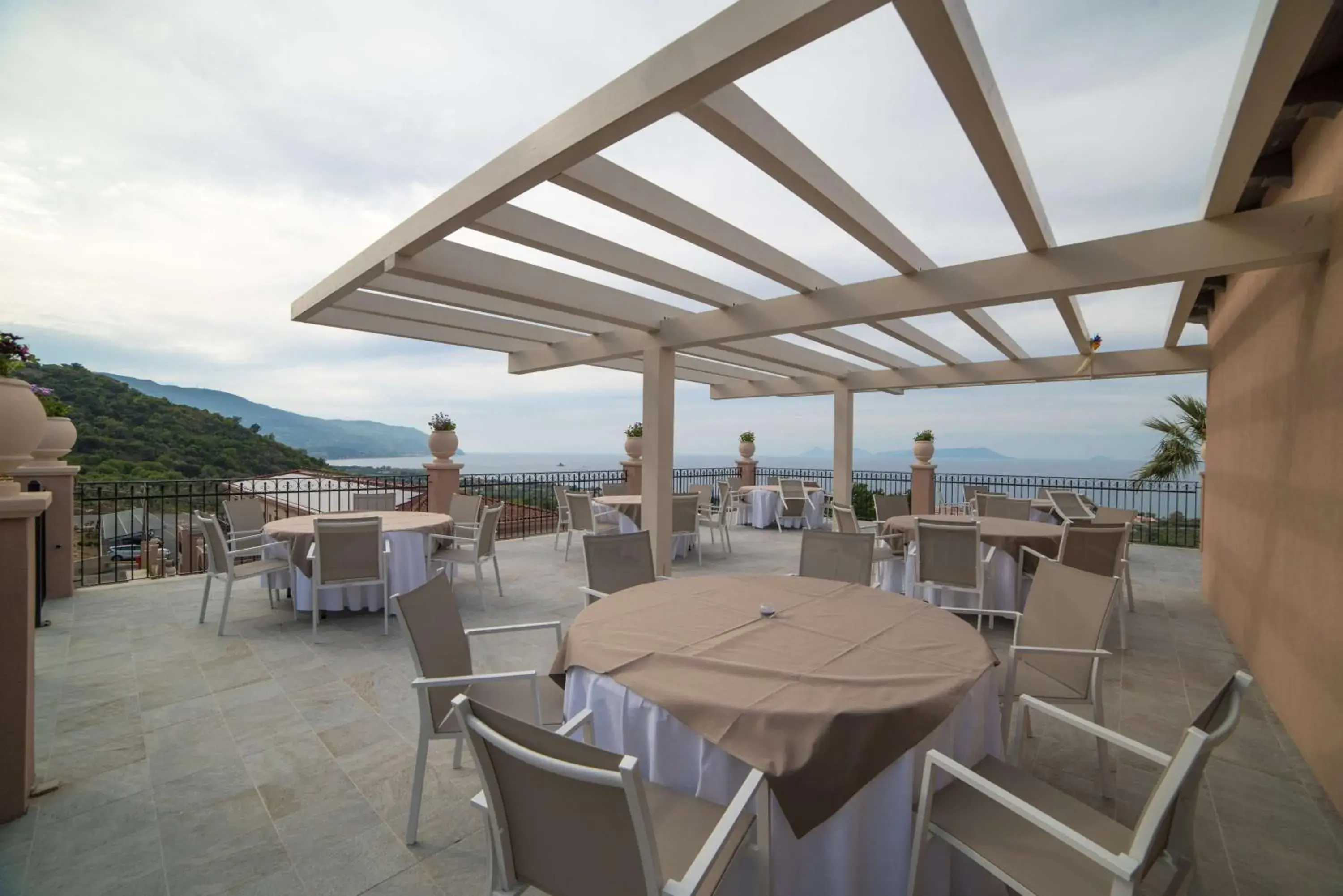 Garden, Restaurant/Places to Eat in Best Western Plus Hotel Terre di Eolo