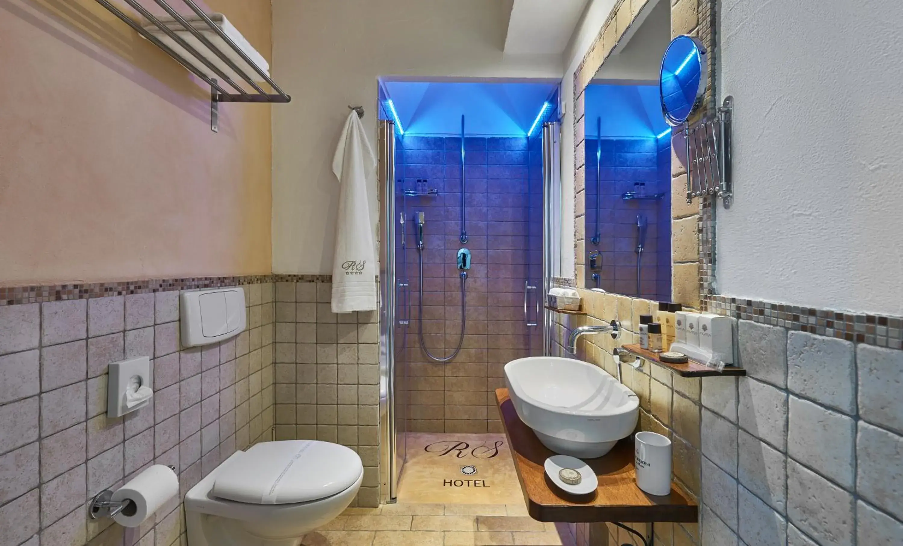 Bathroom in Hotel Rocca Della Sena