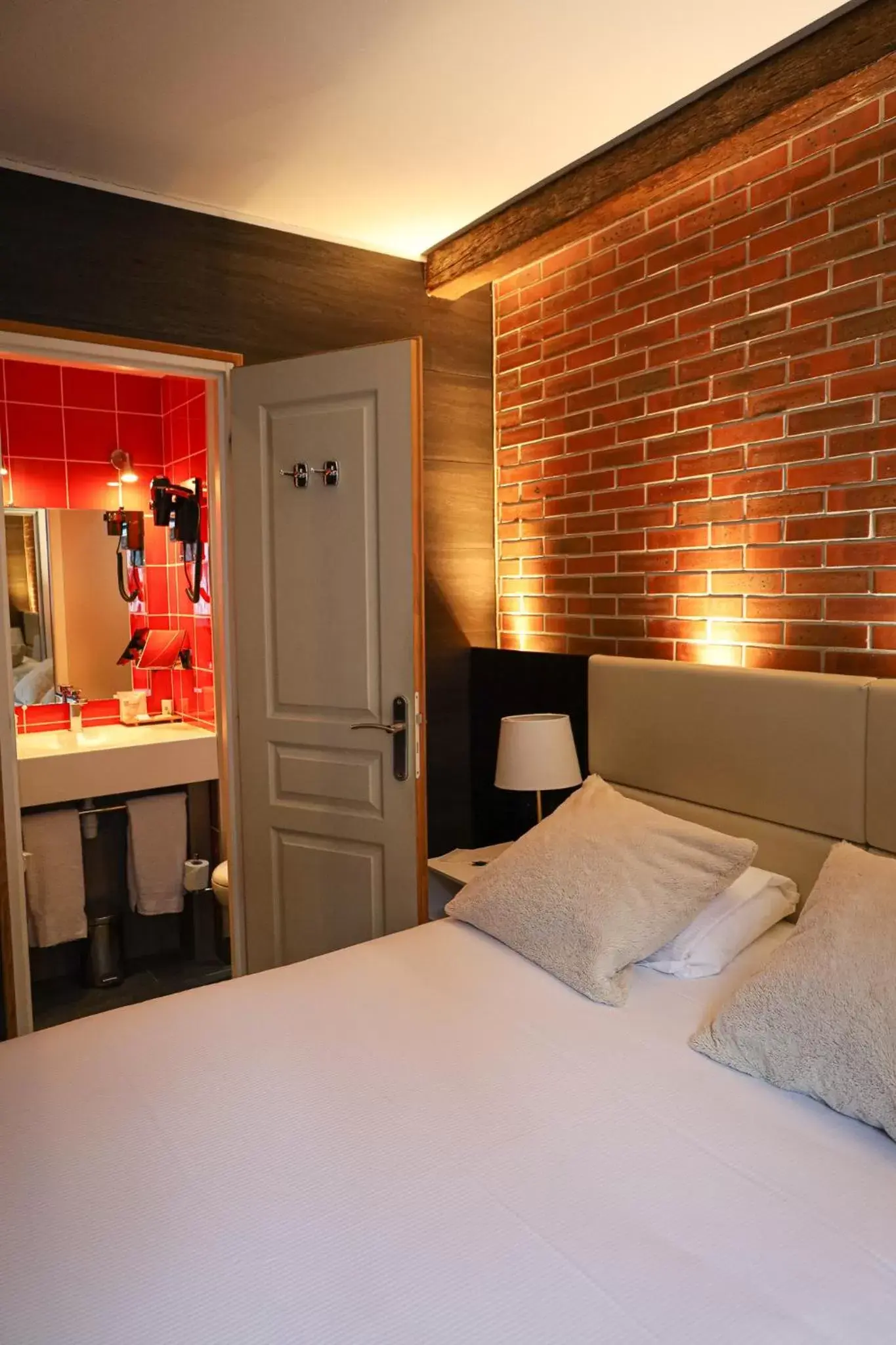 Bed in Best Western Plus Hotel de Dieppe 1880