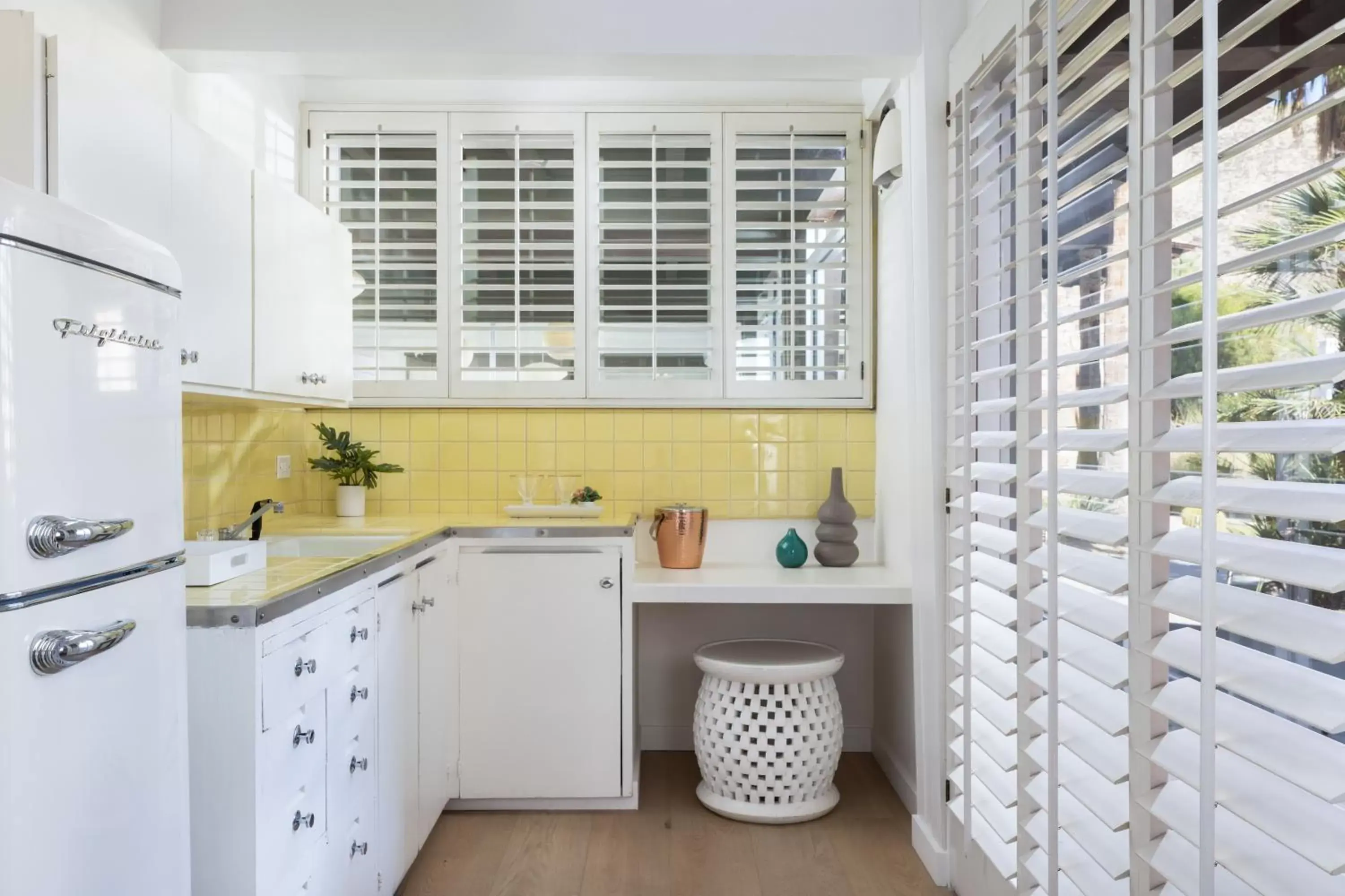 Kitchen or kitchenette, Kitchen/Kitchenette in Del Marcos Hotel, A Kirkwood Collection Hotel