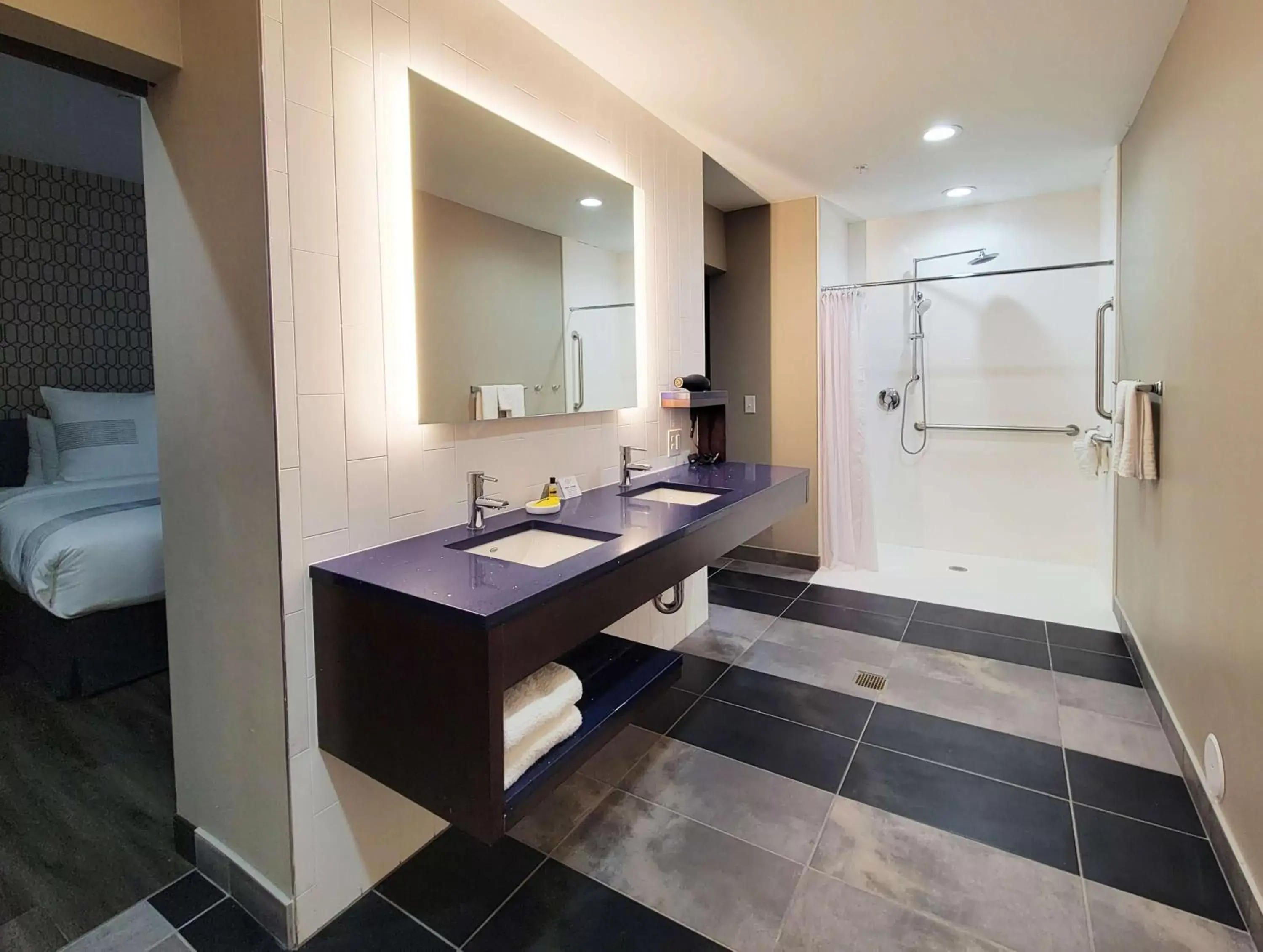 Bathroom in GLō Best Western Enid OK Downtown - Convention Center Hotel