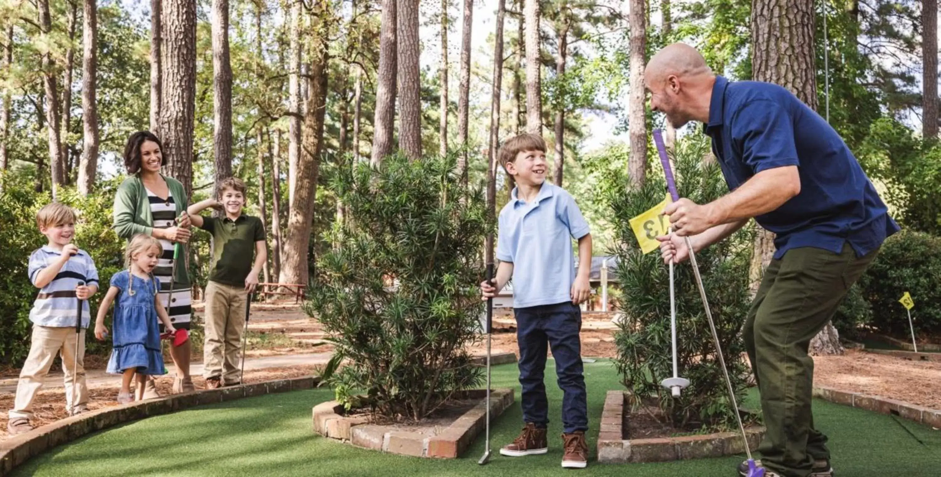 Minigolf, Children in Williamsburg Woodlands Hotel & Suites