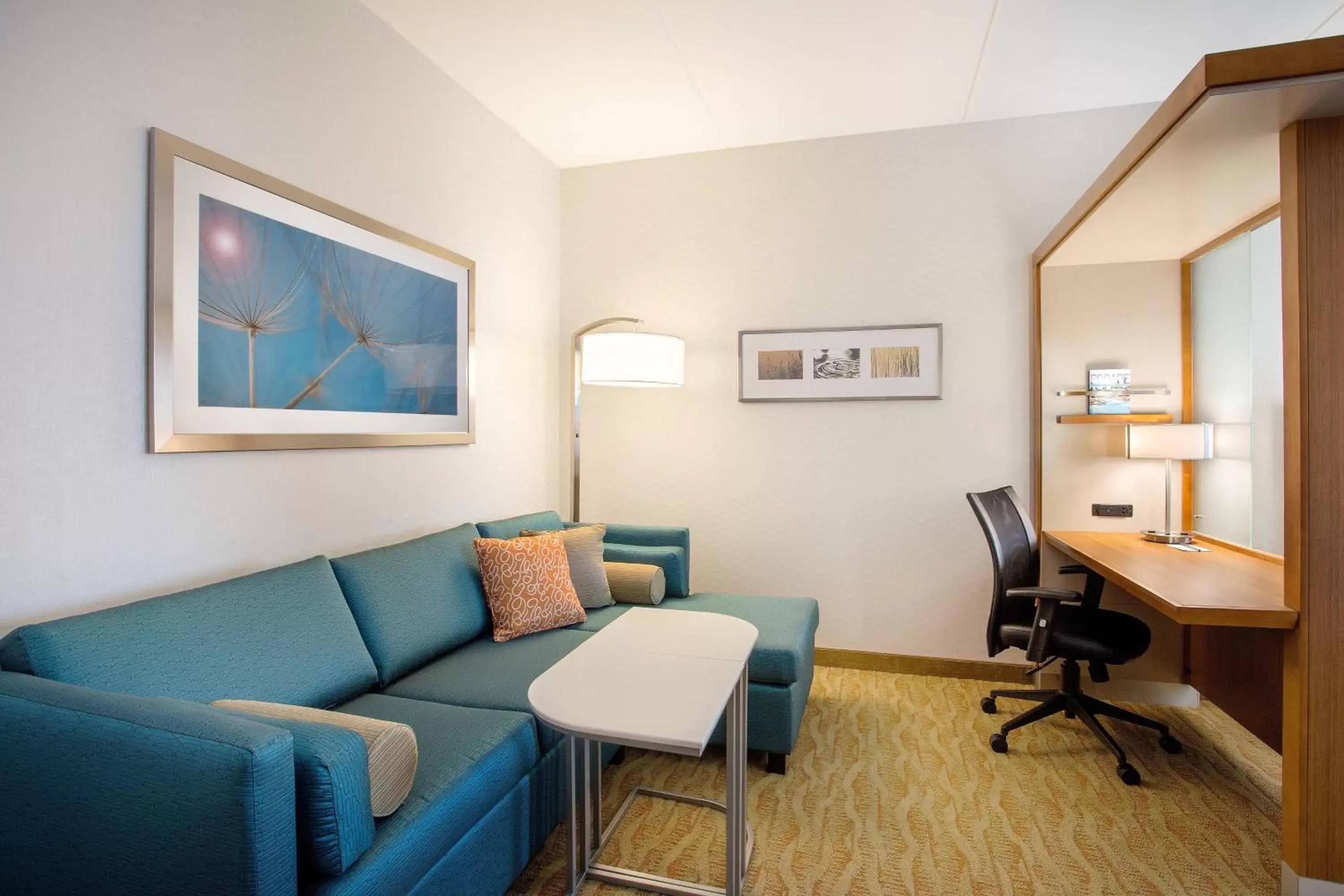 Living room, Seating Area in SpringHill Suites by Marriott Mount Laurel