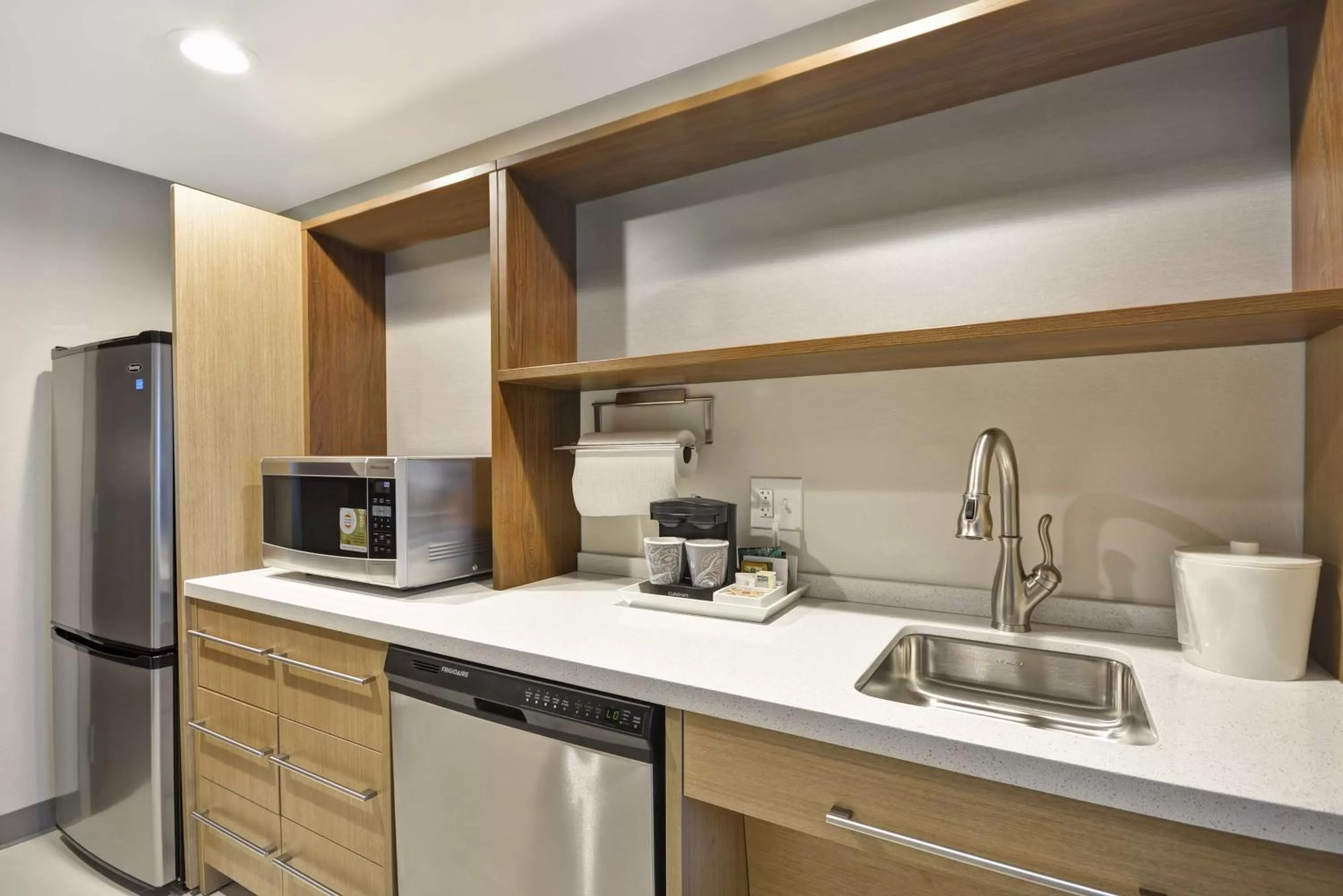 Kitchen or kitchenette in Home2 Suites By Hilton Columbus Airport East Broad