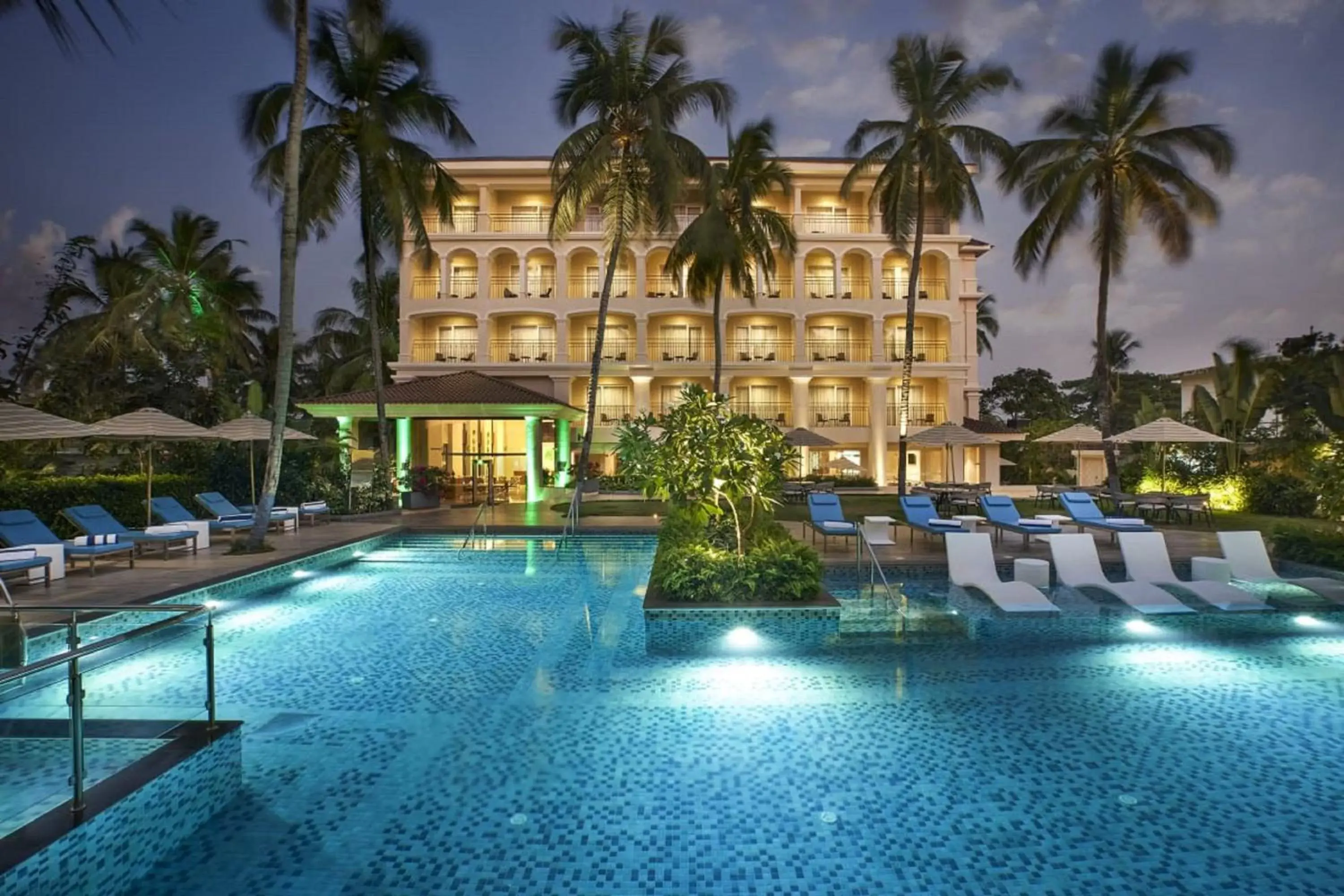 Swimming Pool in Holiday Inn Goa Candolim