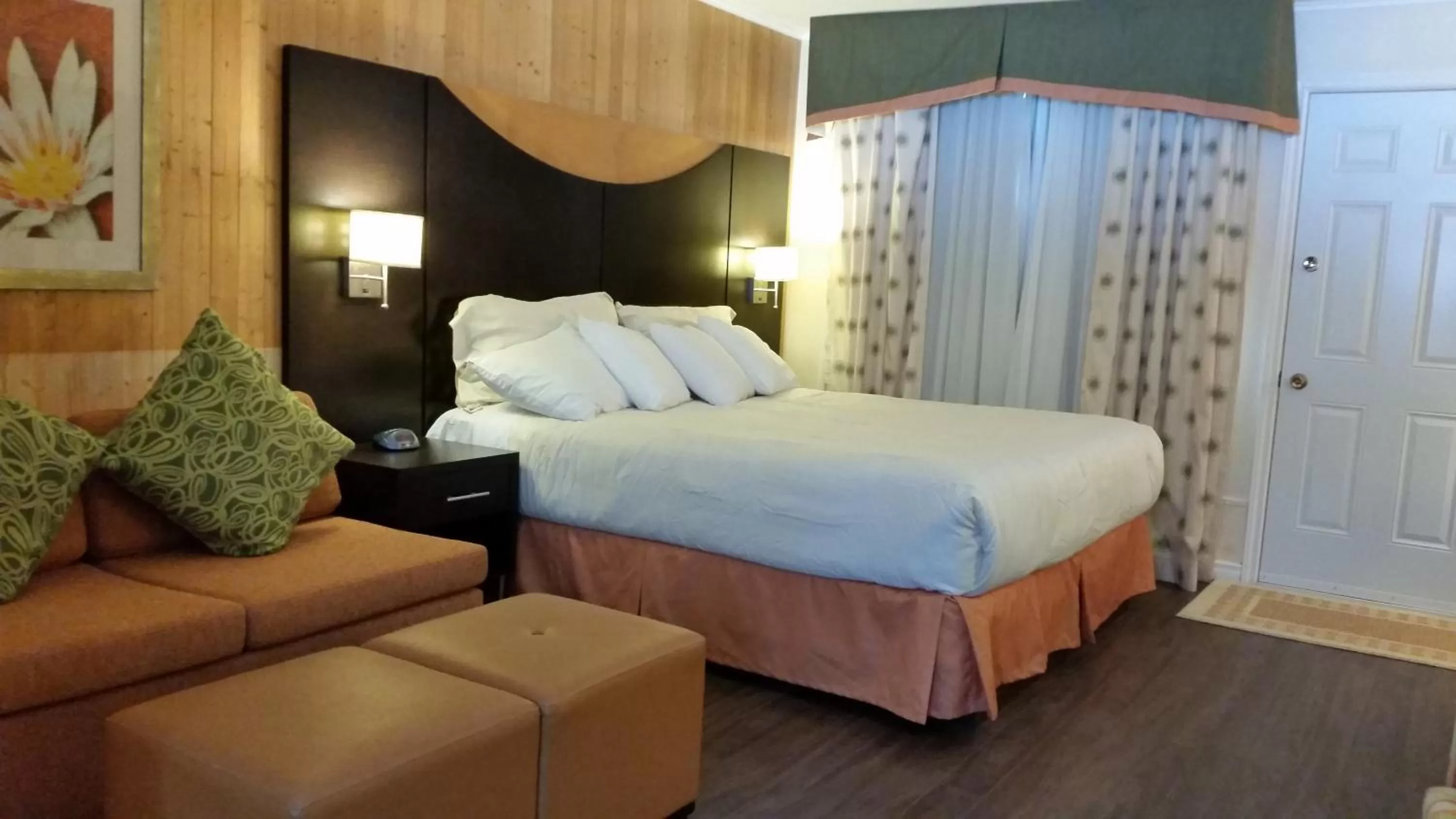 Bed in Trailsman Lodge