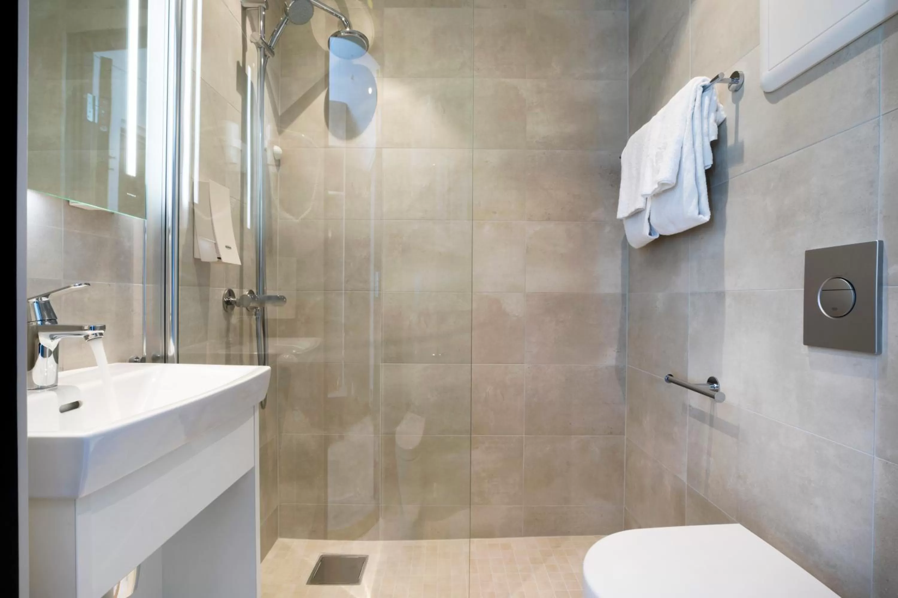 Bathroom in Bergen Harbour Hotel, WorldHotels Crafted