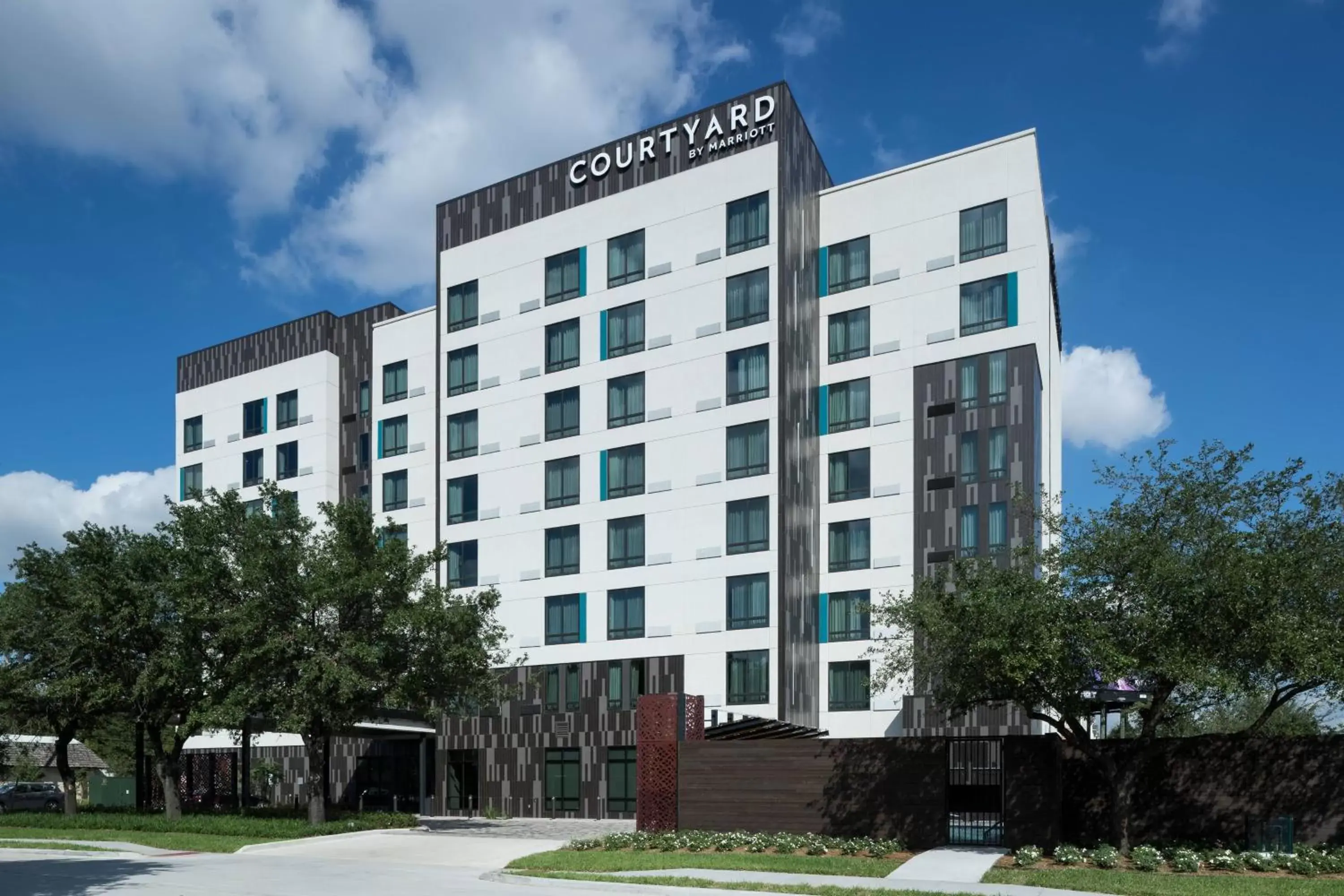 Property Building in Courtyard by Marriott Houston Heights/I-10