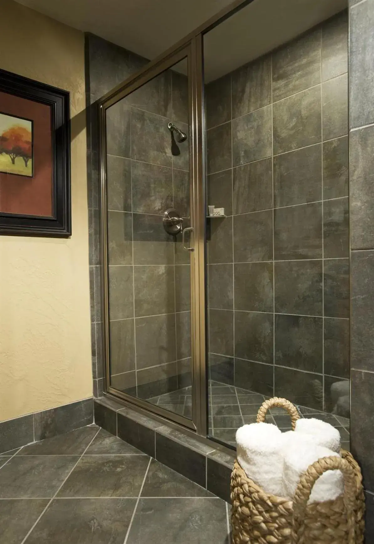 Photo of the whole room, Bathroom in Red Roof Inn & Suites Galloway