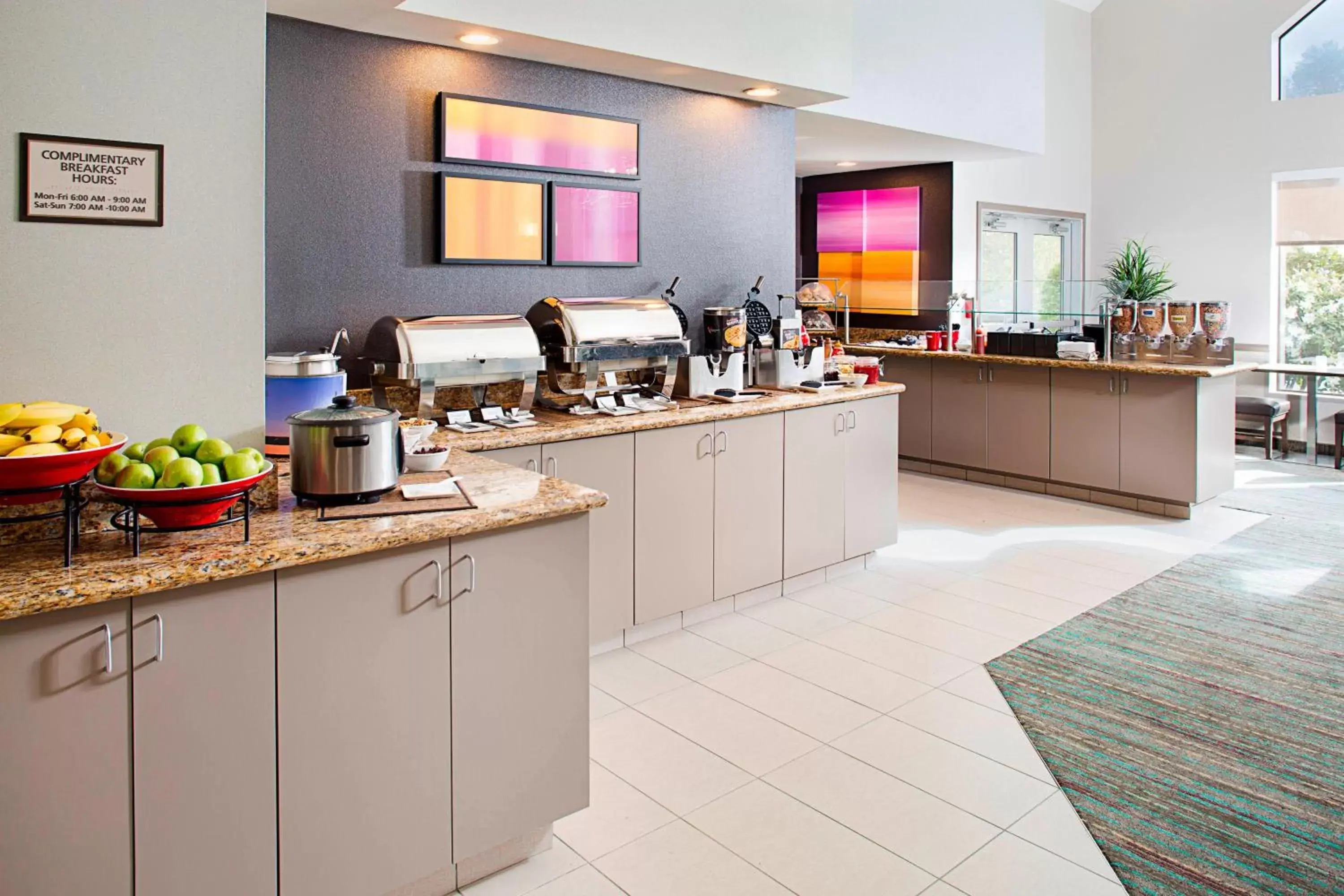 Breakfast, Kitchen/Kitchenette in Residence Inn Seattle South/Tukwila