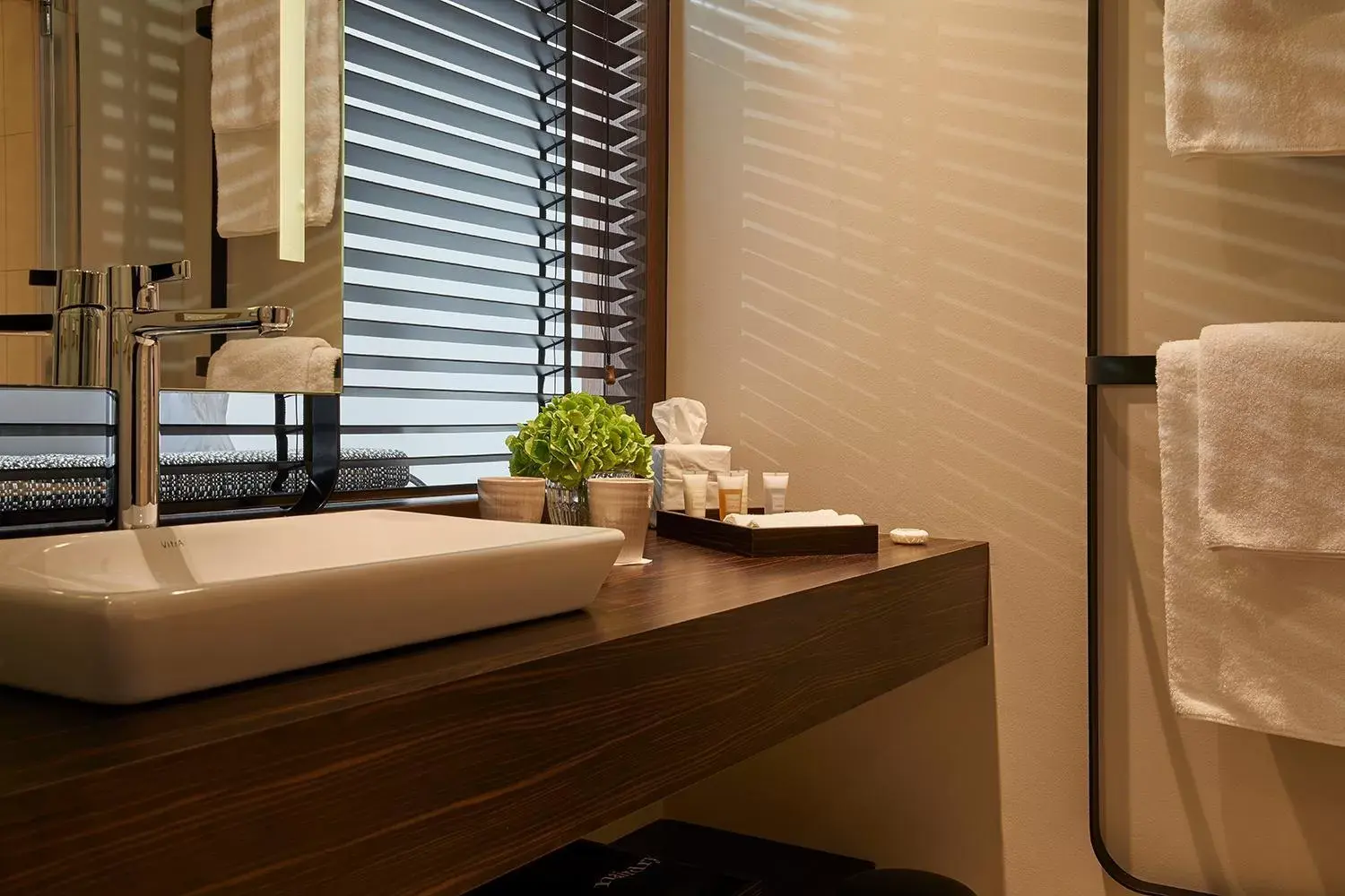 Shower, Bathroom in Infinity Hotel & Conference Resort Munich