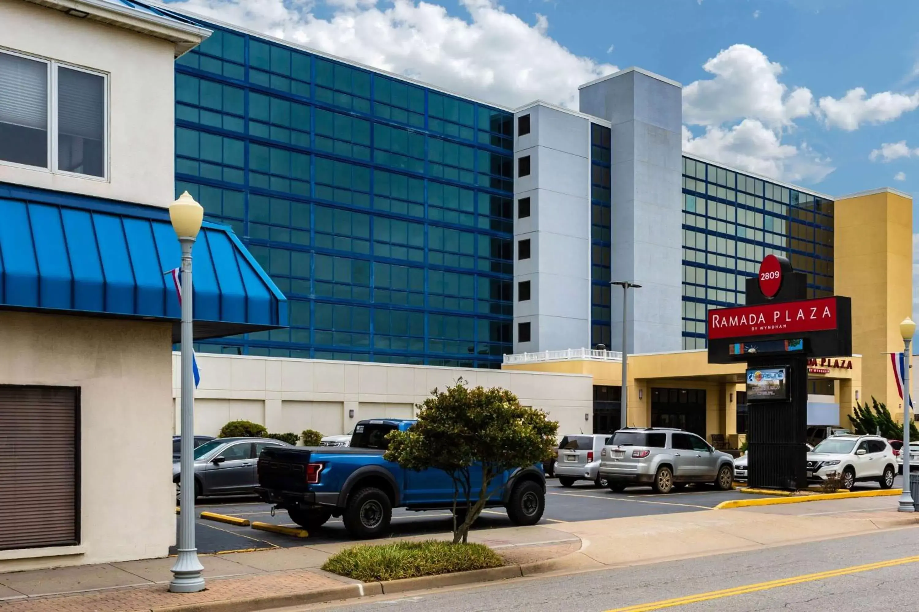 Property Building in Ramada Plaza by Wyndham Virginia Beach