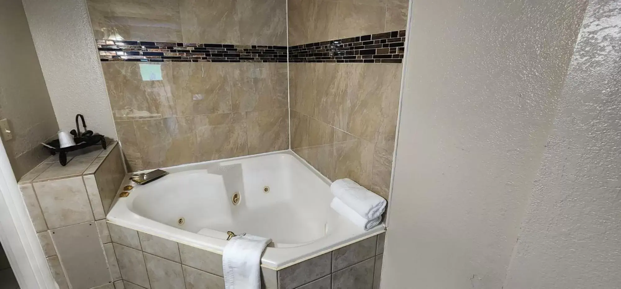 Bath, Bathroom in Days Inn by Wyndham Fort Wright Cincinnati Area