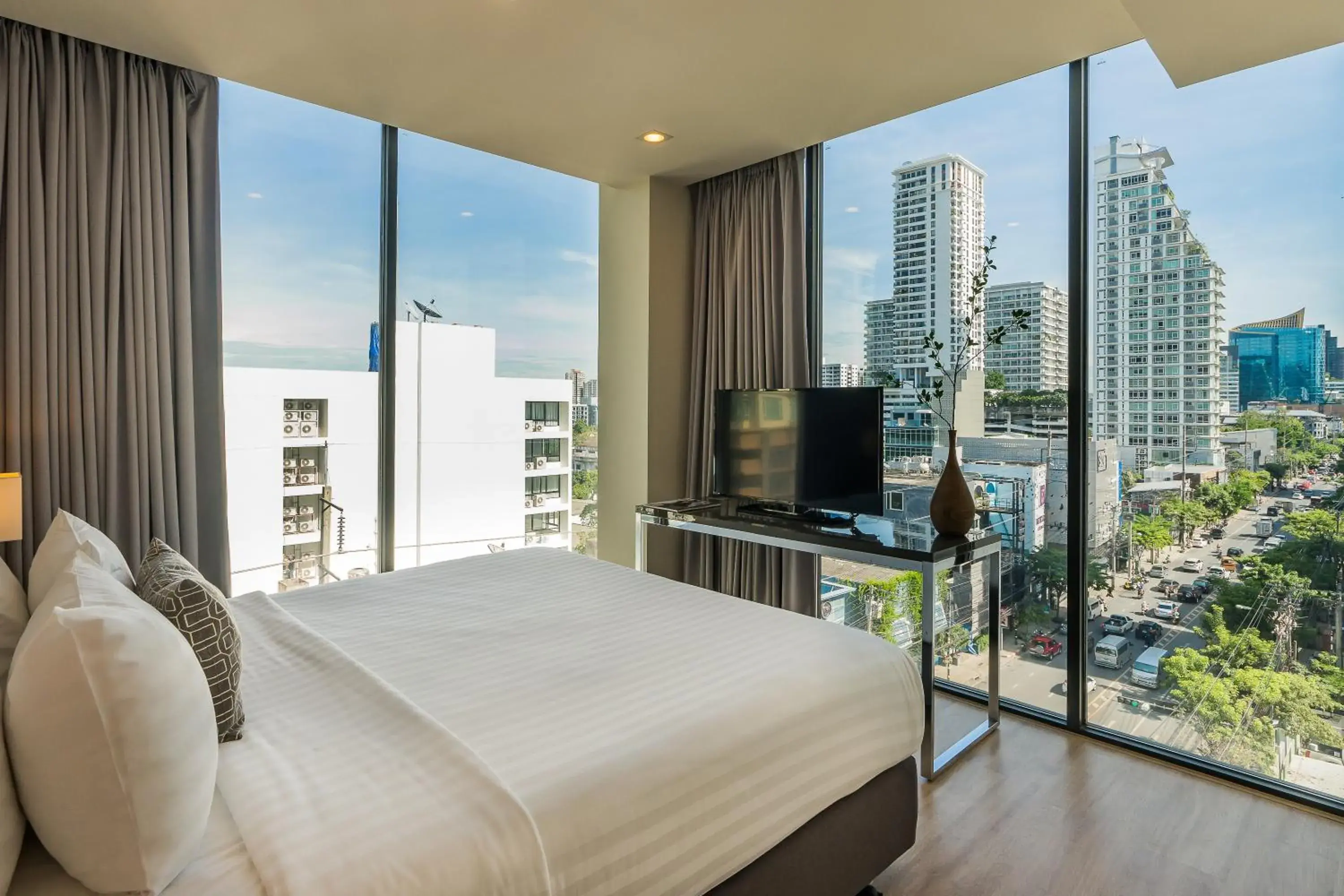 Bed in The Residence on Thonglor by UHG