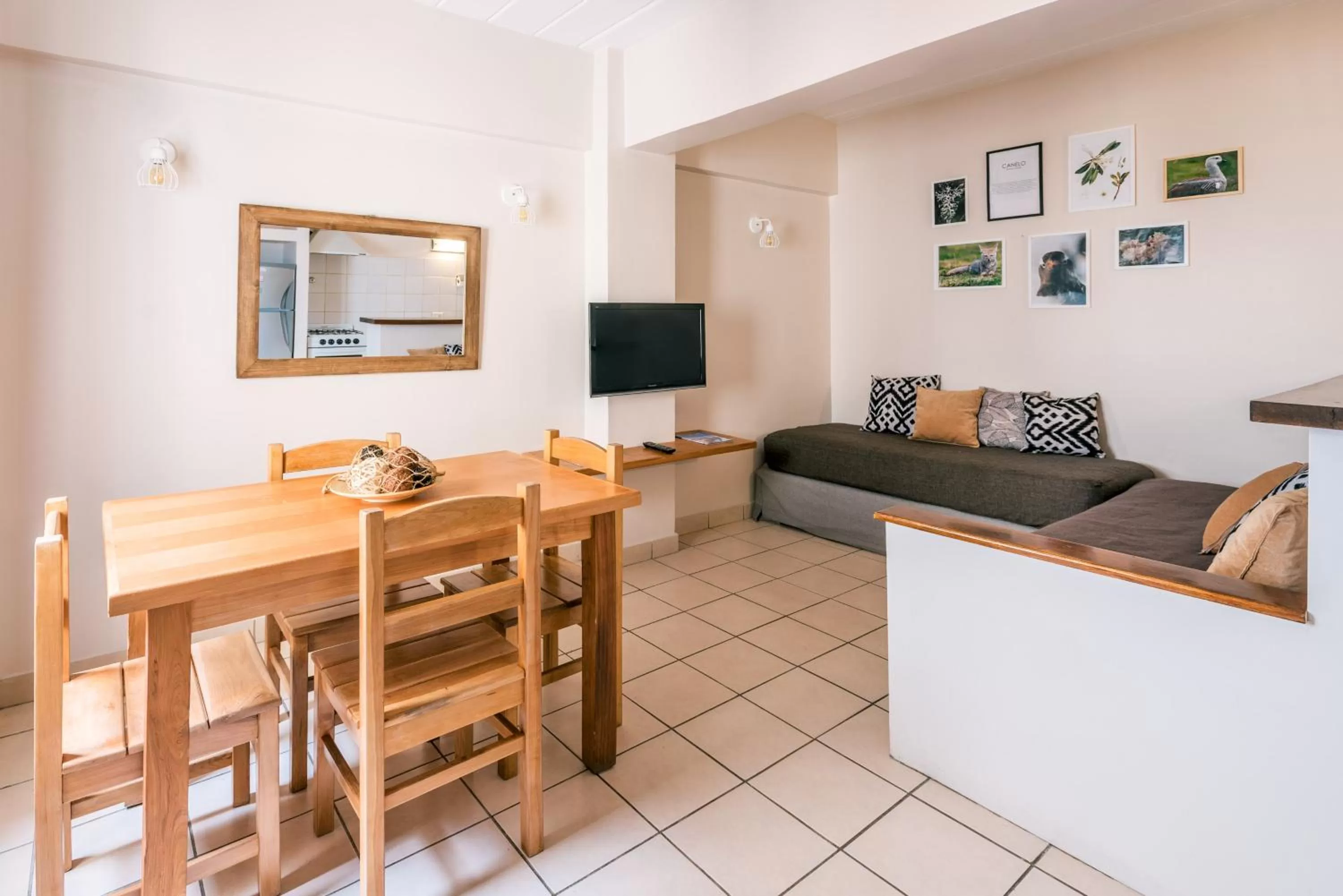 Communal lounge/ TV room, Dining Area in Riviera Fueguina Apartments