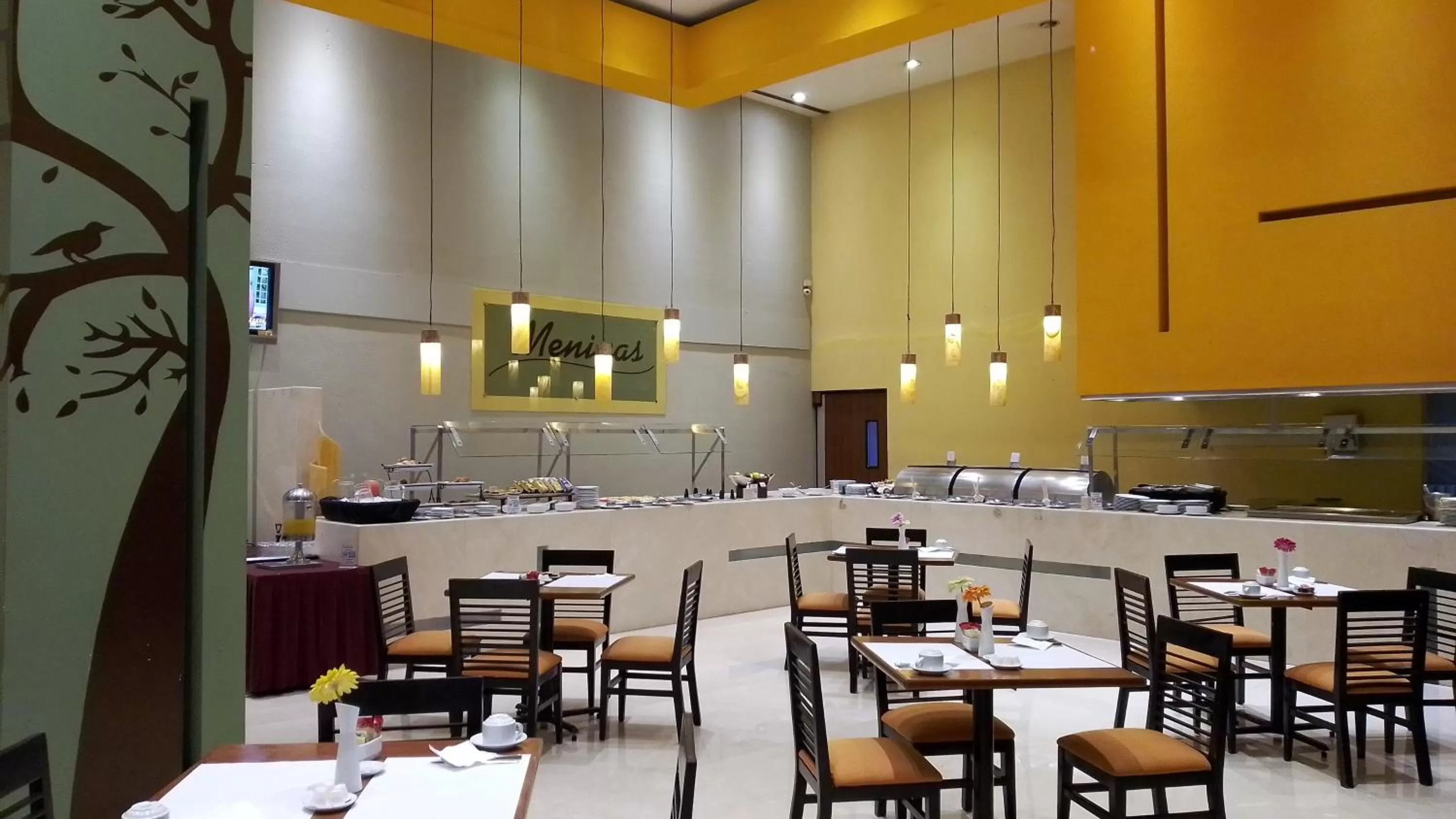Restaurant/places to eat in Holiday Inn Puebla Finsa by IHG