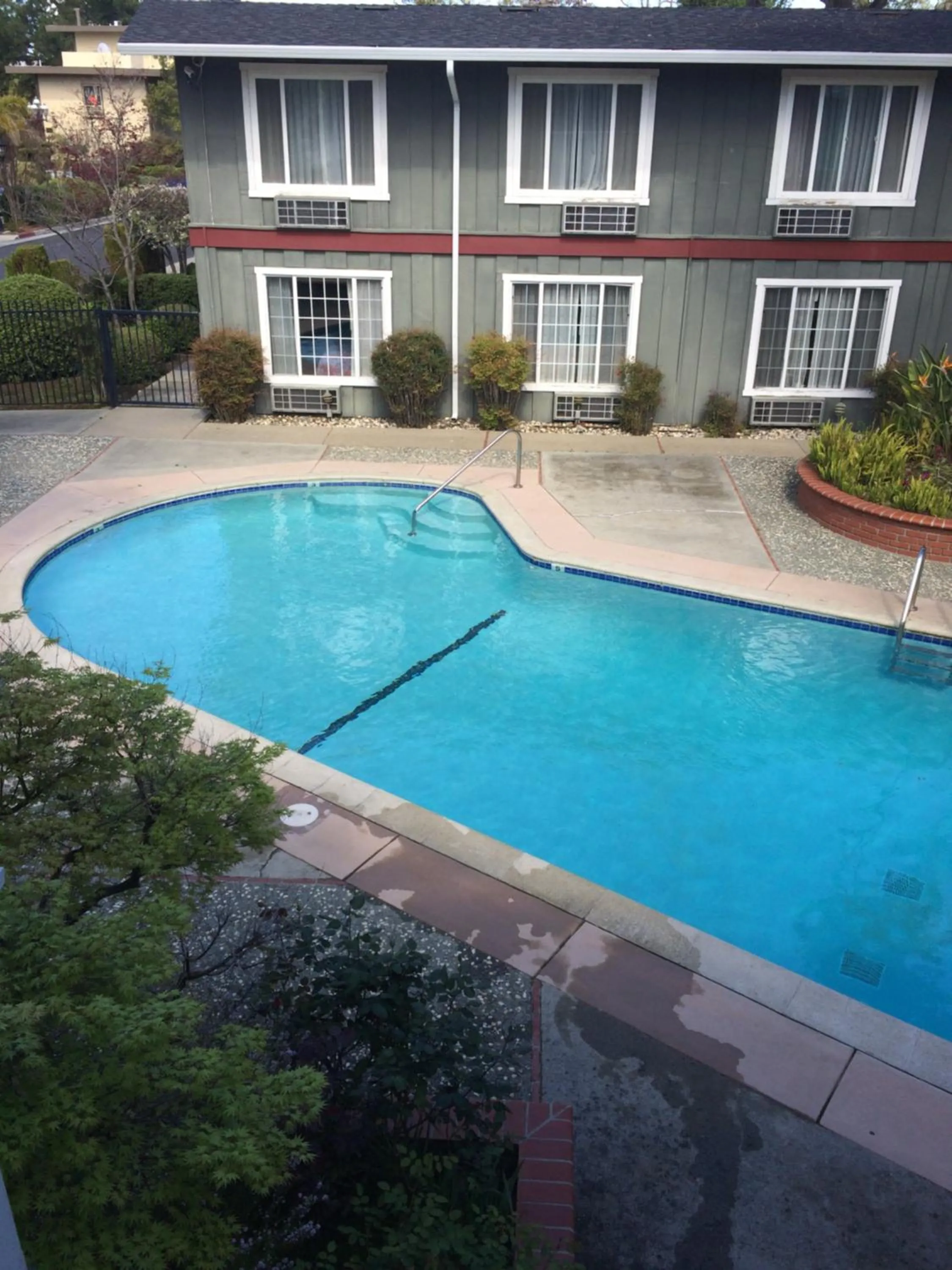 Swimming pool in Oak Motel