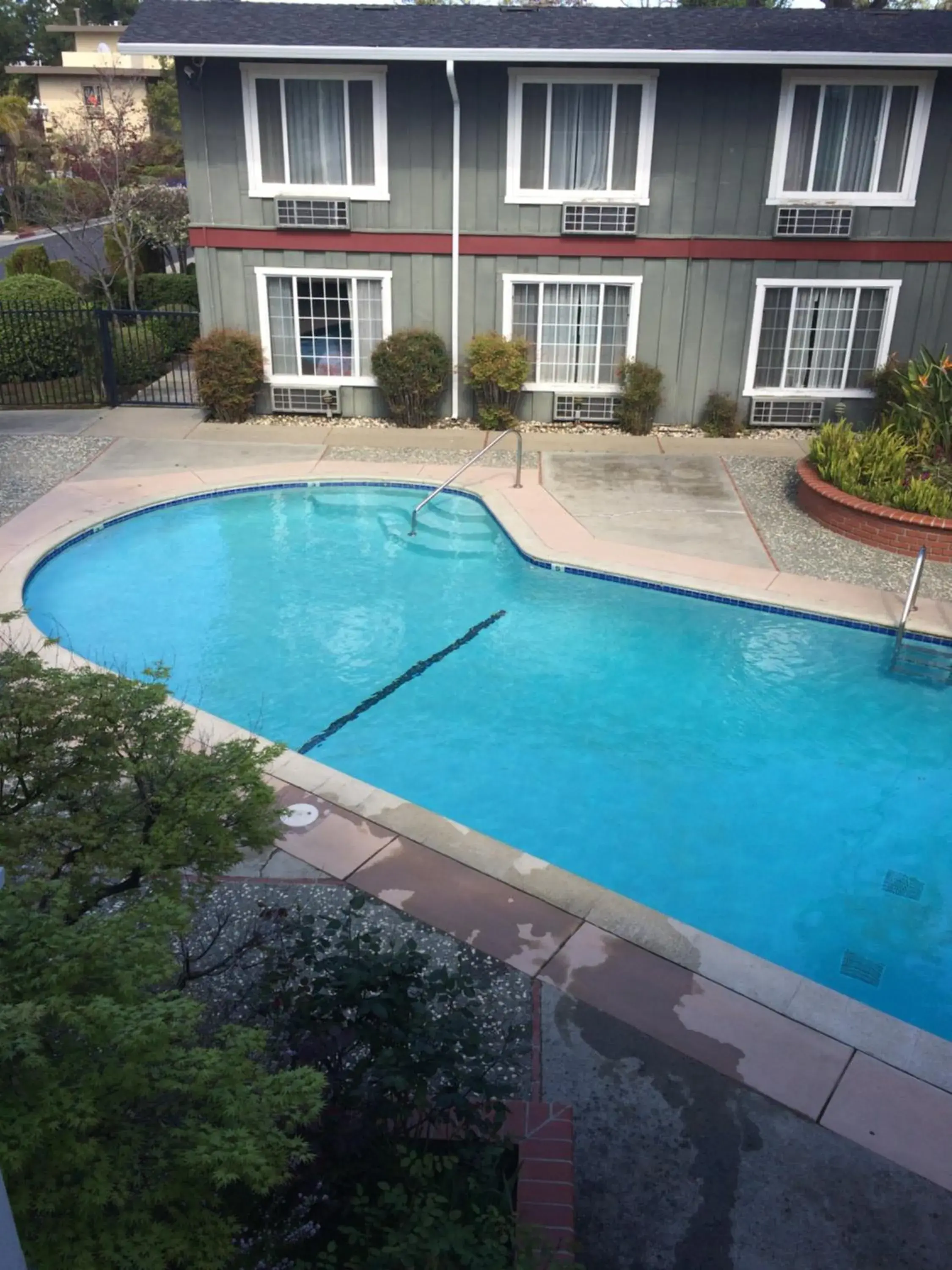 Swimming Pool in Oak Motel