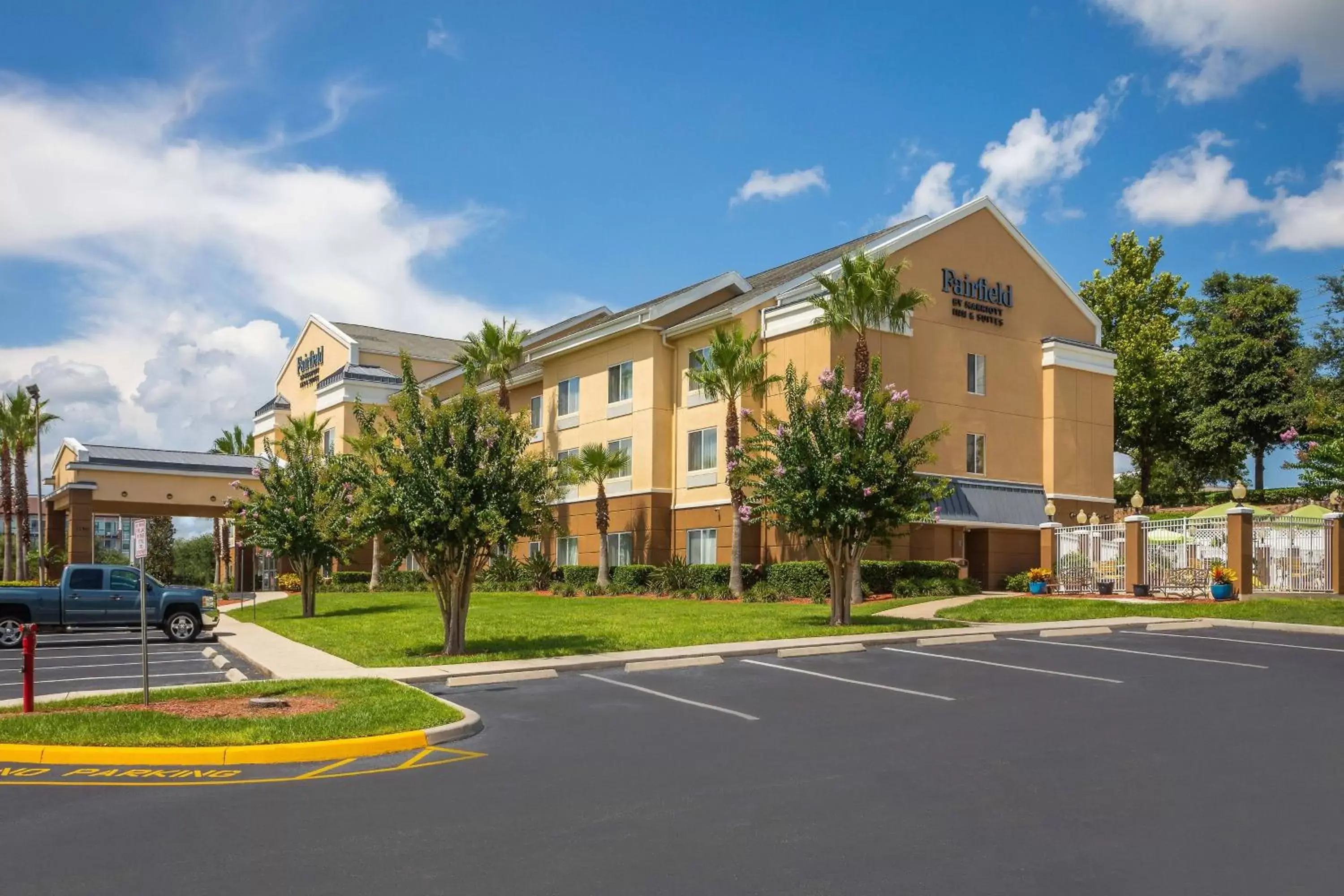 Property Building in Fairfield Inn & Suites by Marriott Clermont