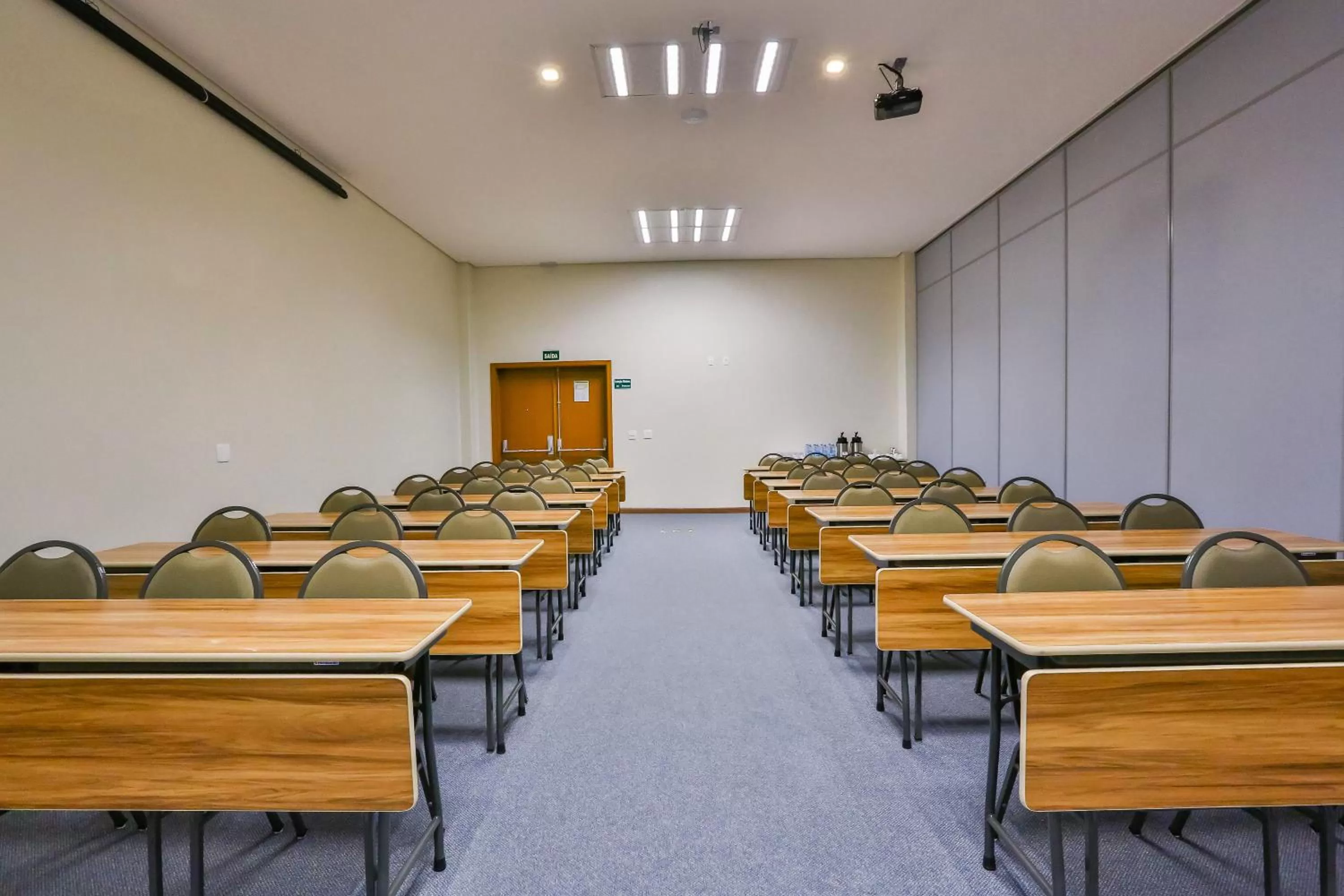 Meeting/conference room in Comfort Mogi Guaçu