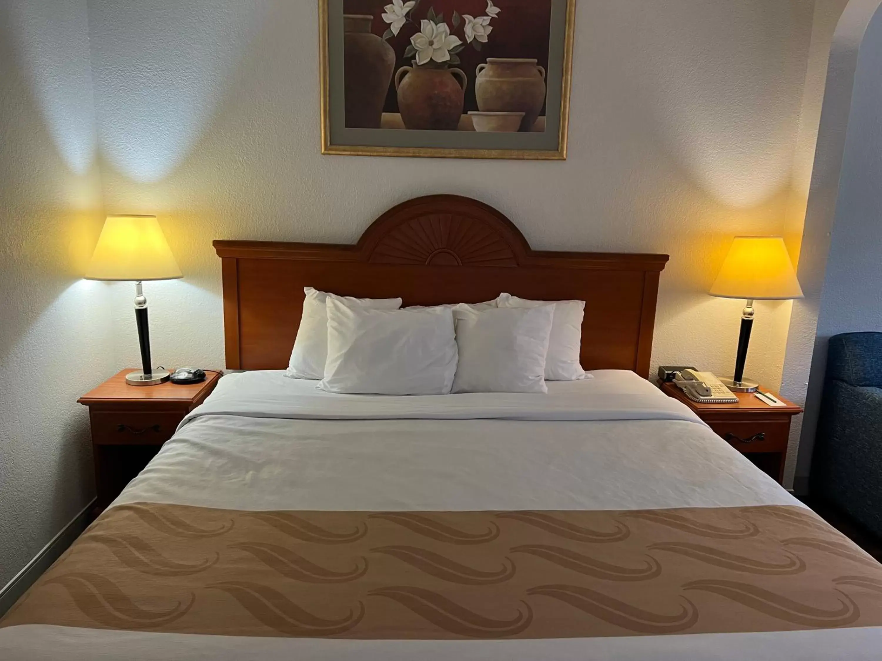 Bed in Quality Suites Altavista – Lynchburg South