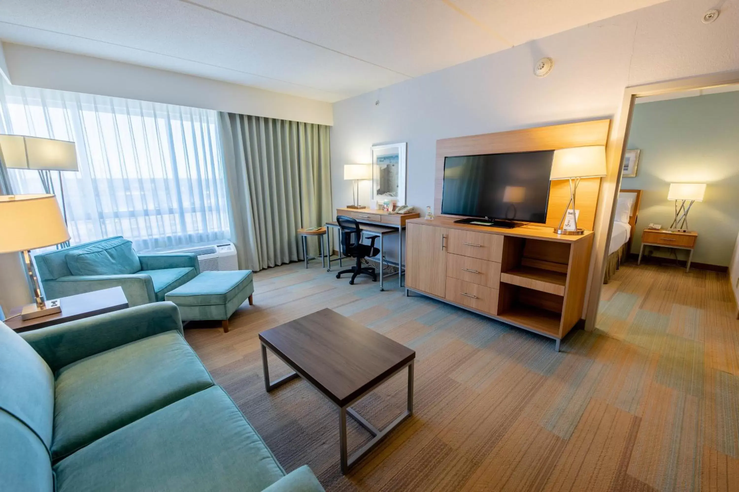 Photo of the whole room, Seating Area in Holiday Inn Manahawkin/Long Beach Island, an IHG Hotel