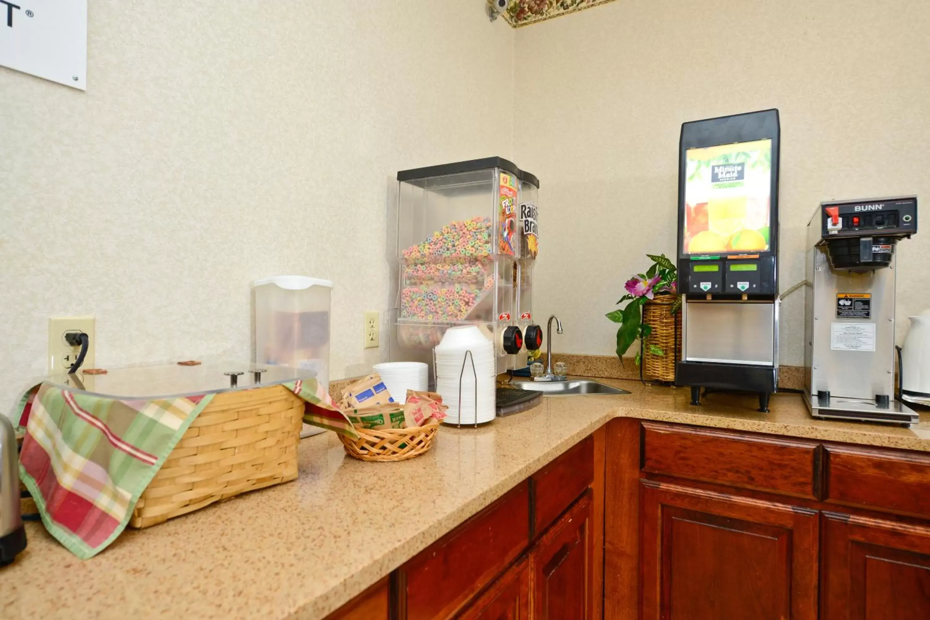 Food in Days Inn by Wyndham Topeka Food in Days Inn by Wyndham Topeka