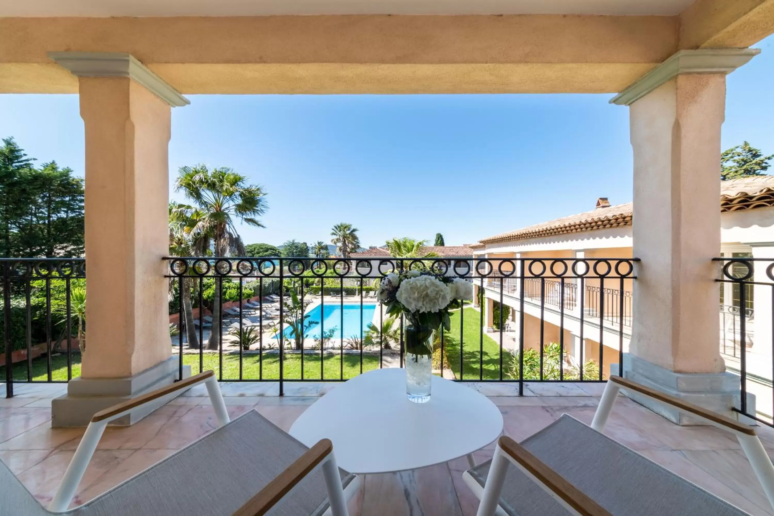 Property building, Balcony/Terrace in Hotel Brin d'Azur - Saint Tropez