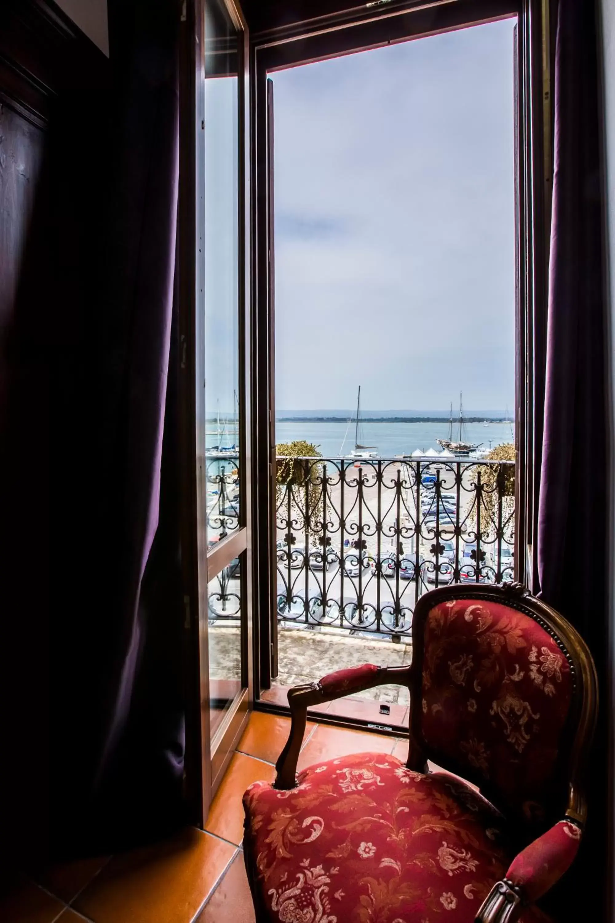 Spring, Seating Area in Palazzo Giunta - Porta Marina Ortigia