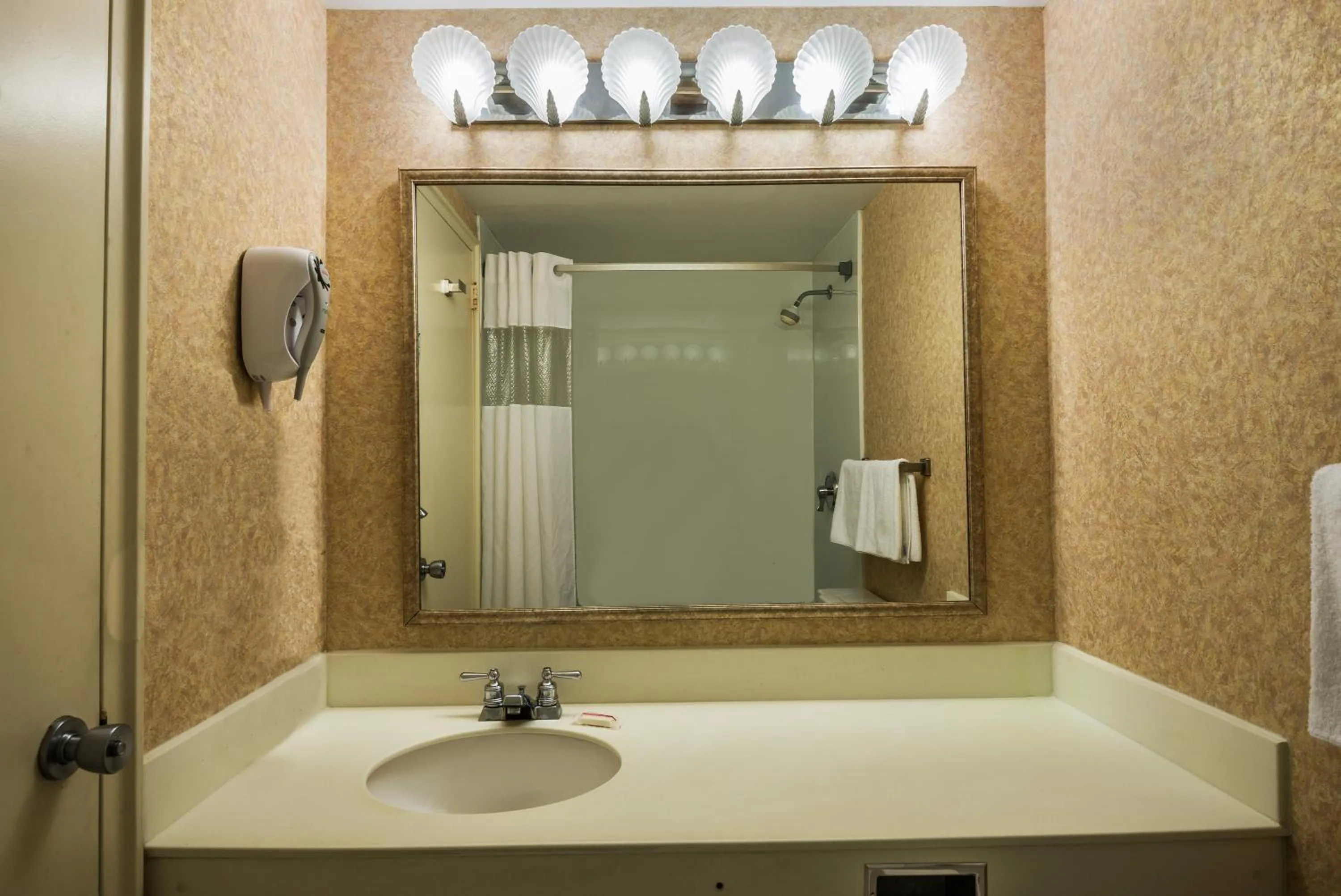 Double Room - No View in Days Inn by Wyndham Atlantic City Oceanfront-Boardwalk