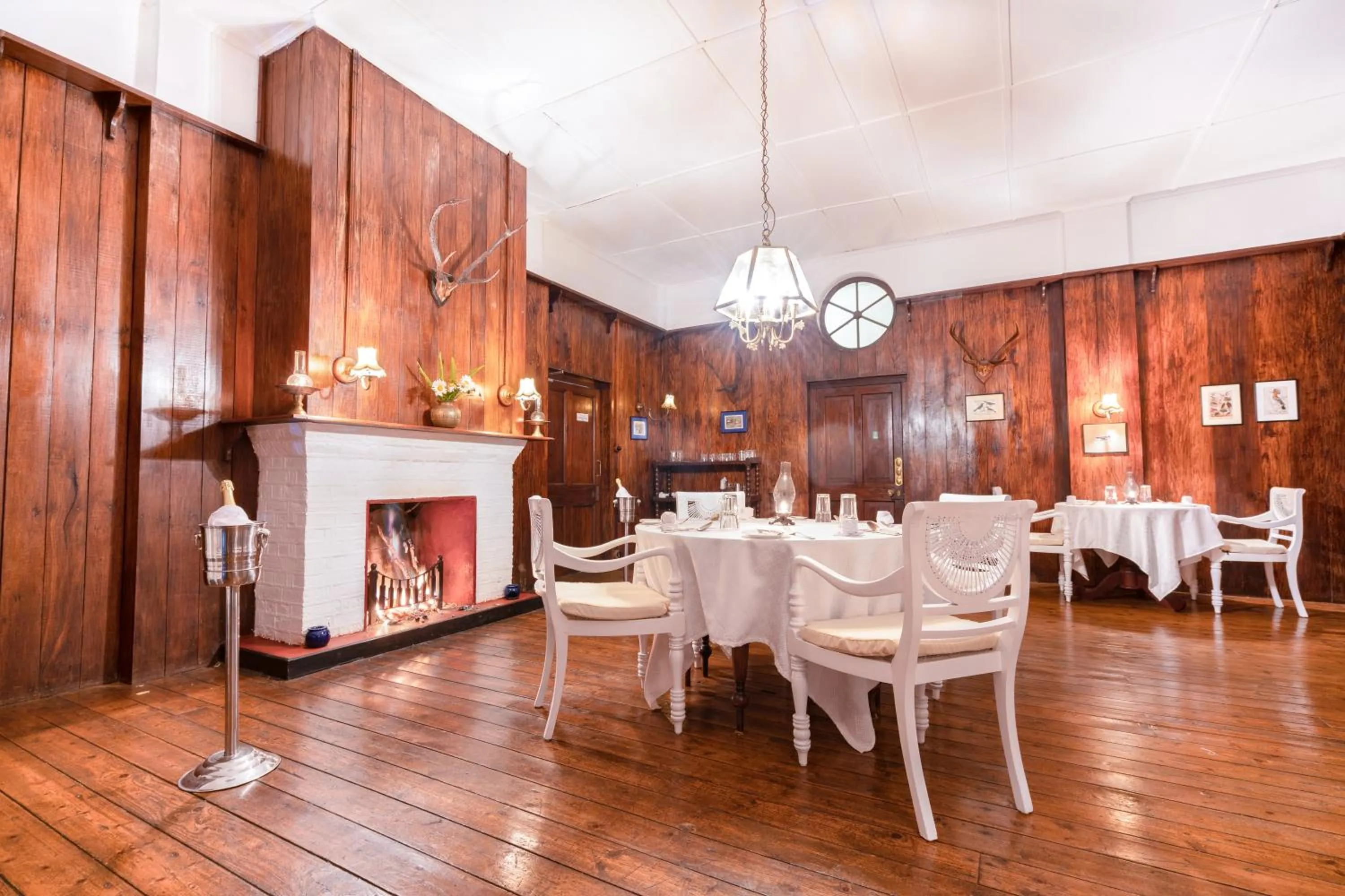 Restaurant/places to eat in Scottish Planter Bungalow- Thema Collection