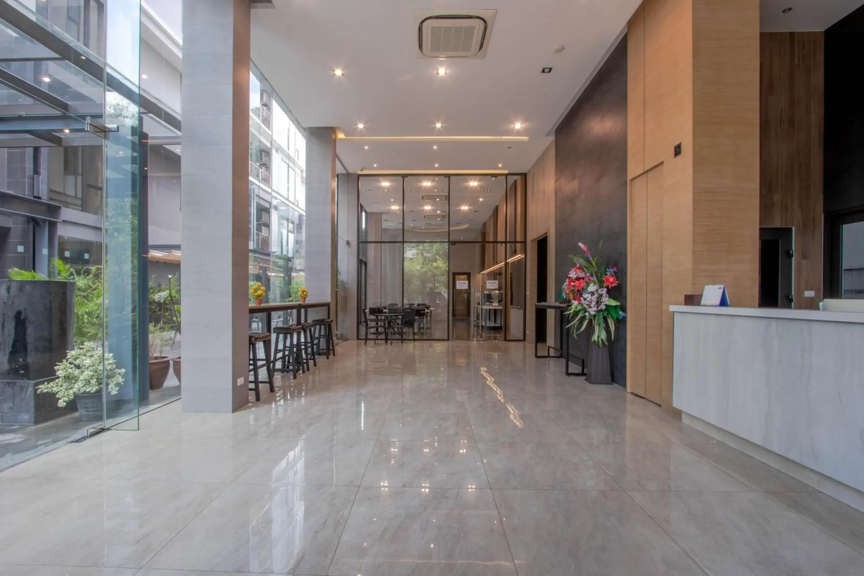 Restaurant/places to eat, Lobby/Reception in Kepler Residence Bangkok