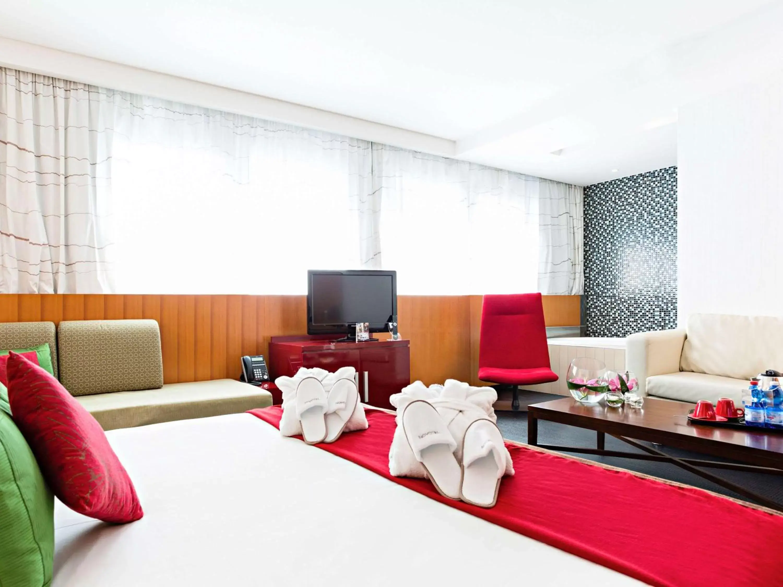 Photo of the whole room, TV/Entertainment Center in Novotel Roma Eur