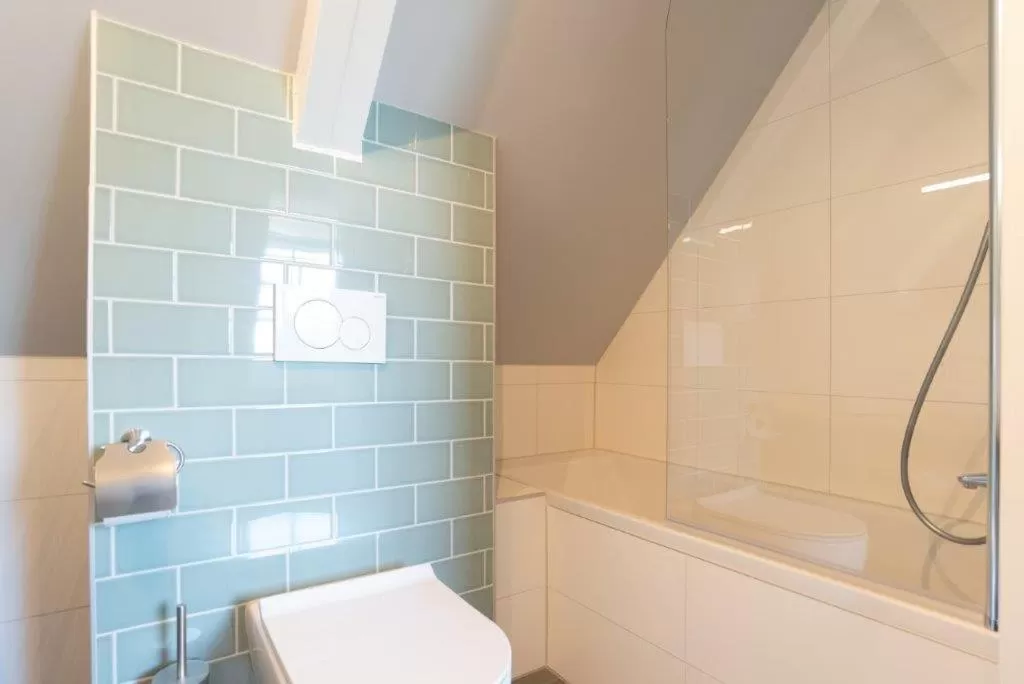 Bathroom in Hof van Holland Hotel