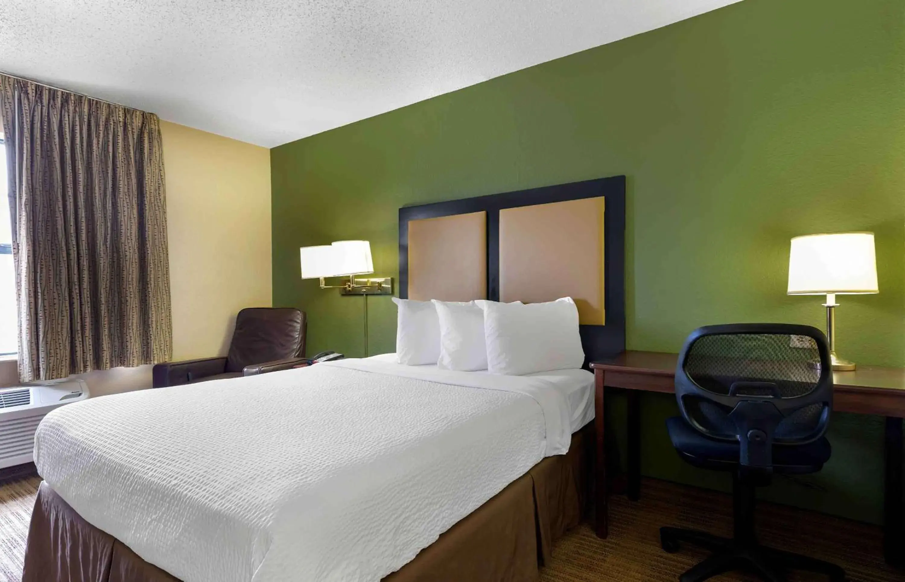 Bedroom, Bed in Extended Stay America Suites - Fort Worth - City View